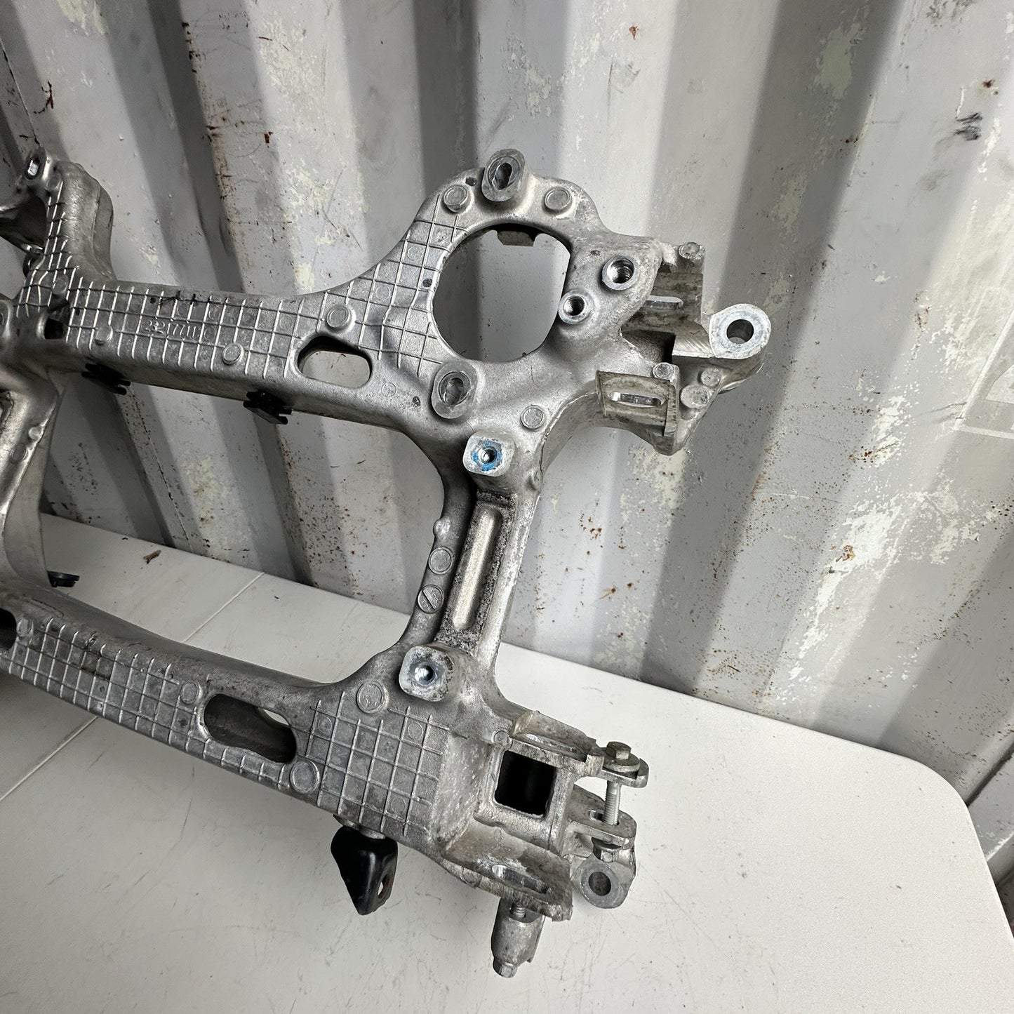 14-19 CHEVROLET CORVETTE C7 REAR SUBFRAME SUSPENSION CRADLE 23217711 OEM