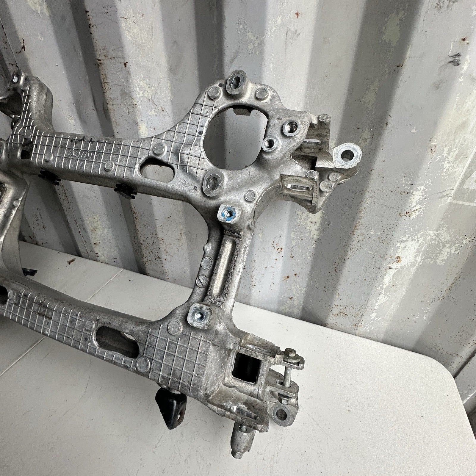 14-19 CHEVROLET CORVETTE C7 REAR SUBFRAME SUSPENSION CRADLE 23217711 OEM