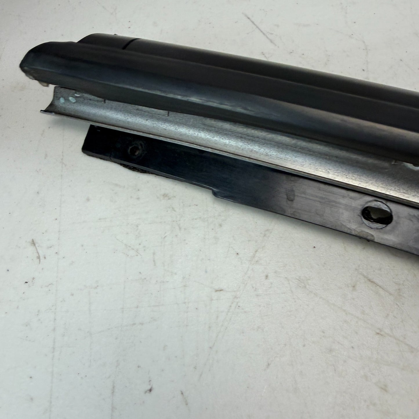 05-13 CHEVROLET CORVETTE FRONT RIGHT SIDE WINDSHIELD A PILLAR TRIM MOLDING OEM