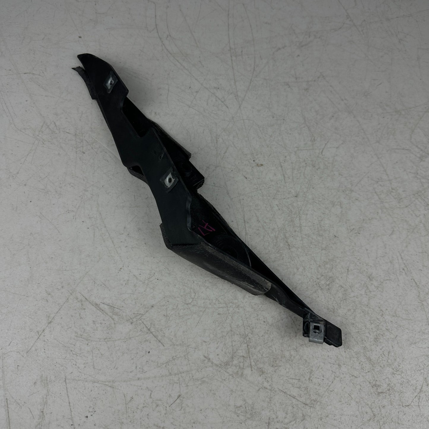 14-19 CORVETTE RIGHT PASSENGER SIDE A-PILLAR WINDSHIELD FRAME LOWER BRACKET OEM