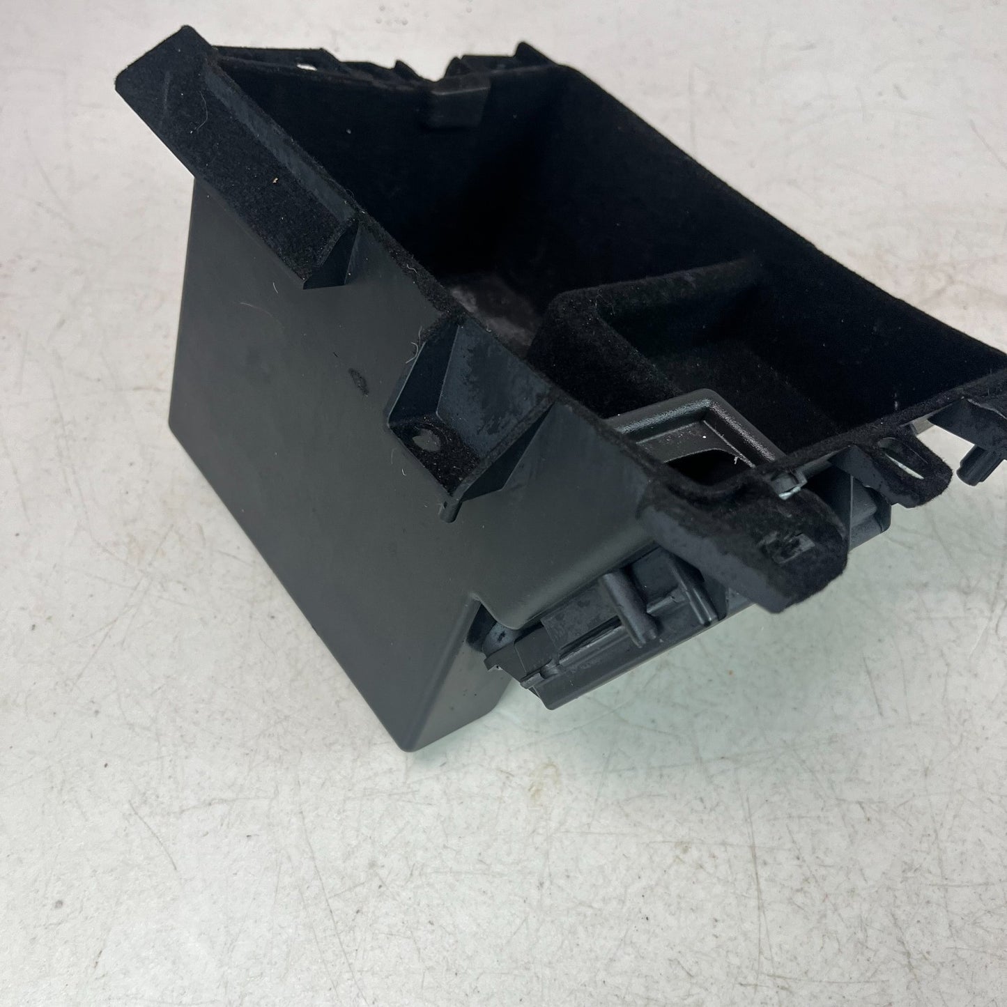 2008-15 CADILLAC CTS-V CENTER CONSOLE STORAGE COMPARTMENT W/ ANTENNA MODULE OEM