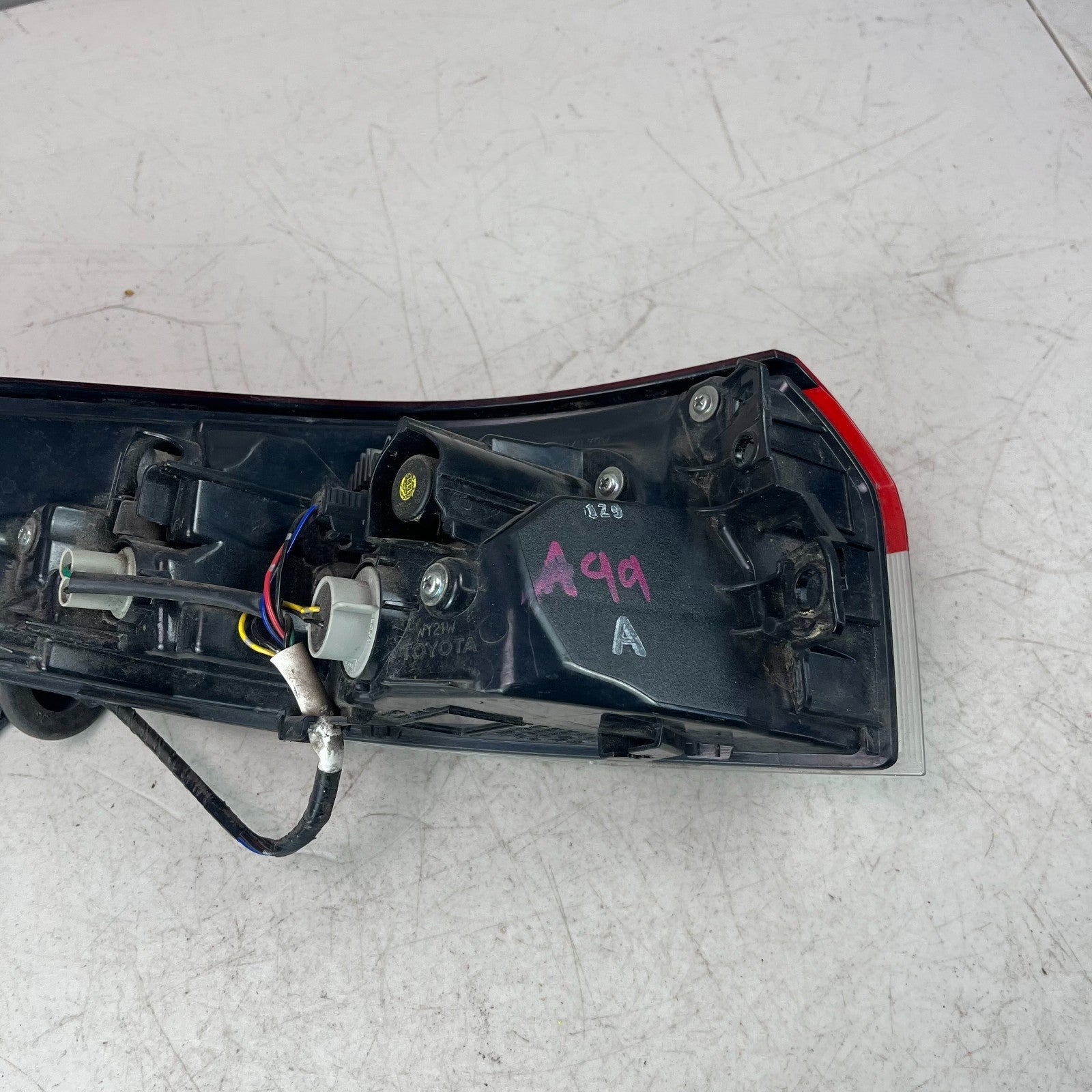 2020-22 TOYOTA COROLLA REAR RIGHT PASSENGER OUTER TAIL LIGHT TAILLIGHT LAMP OEM