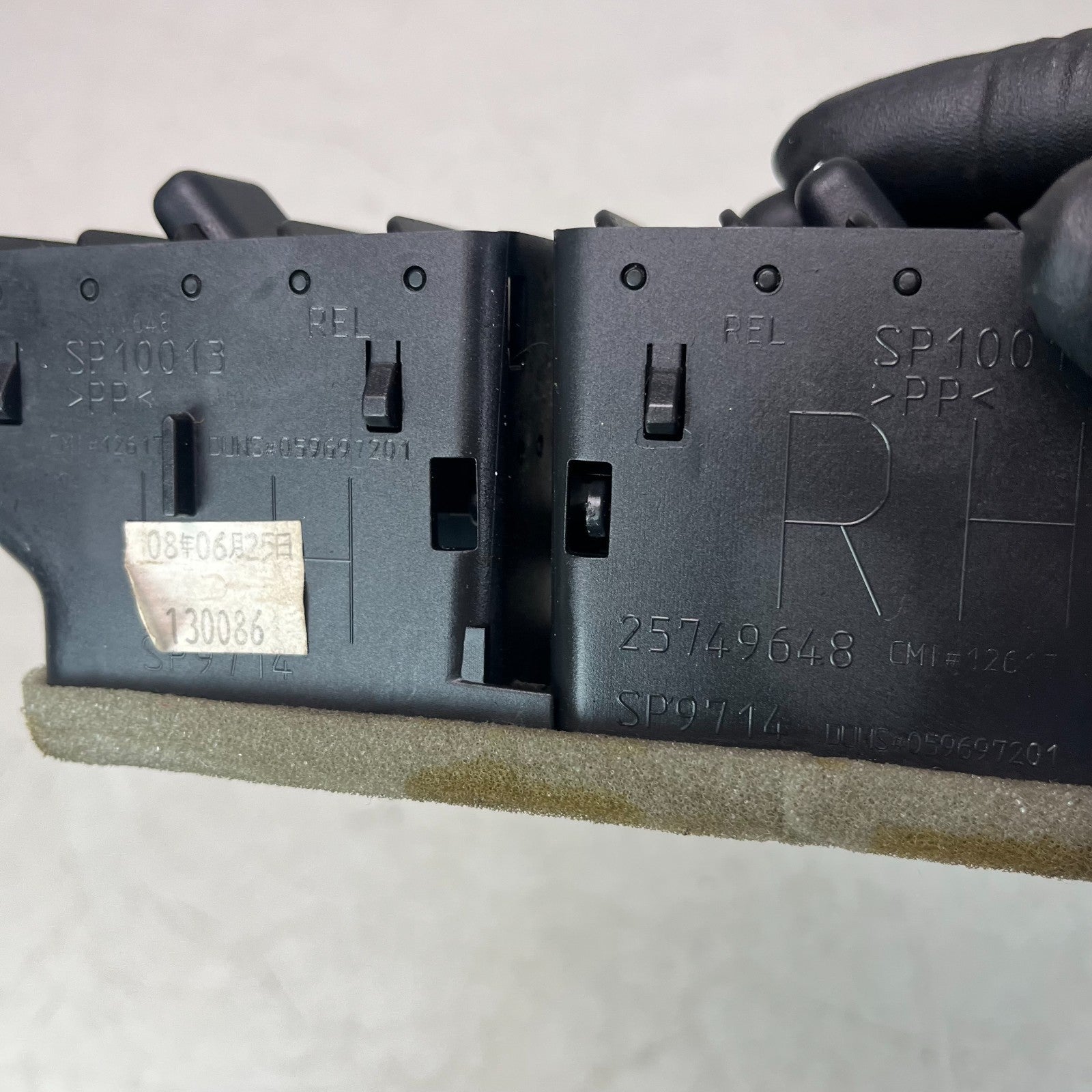 08-15 CADILLAC CTS-V REAR CENTER CONSOLE AC HEATER AIR VENT GRILLE 25749648 OEM