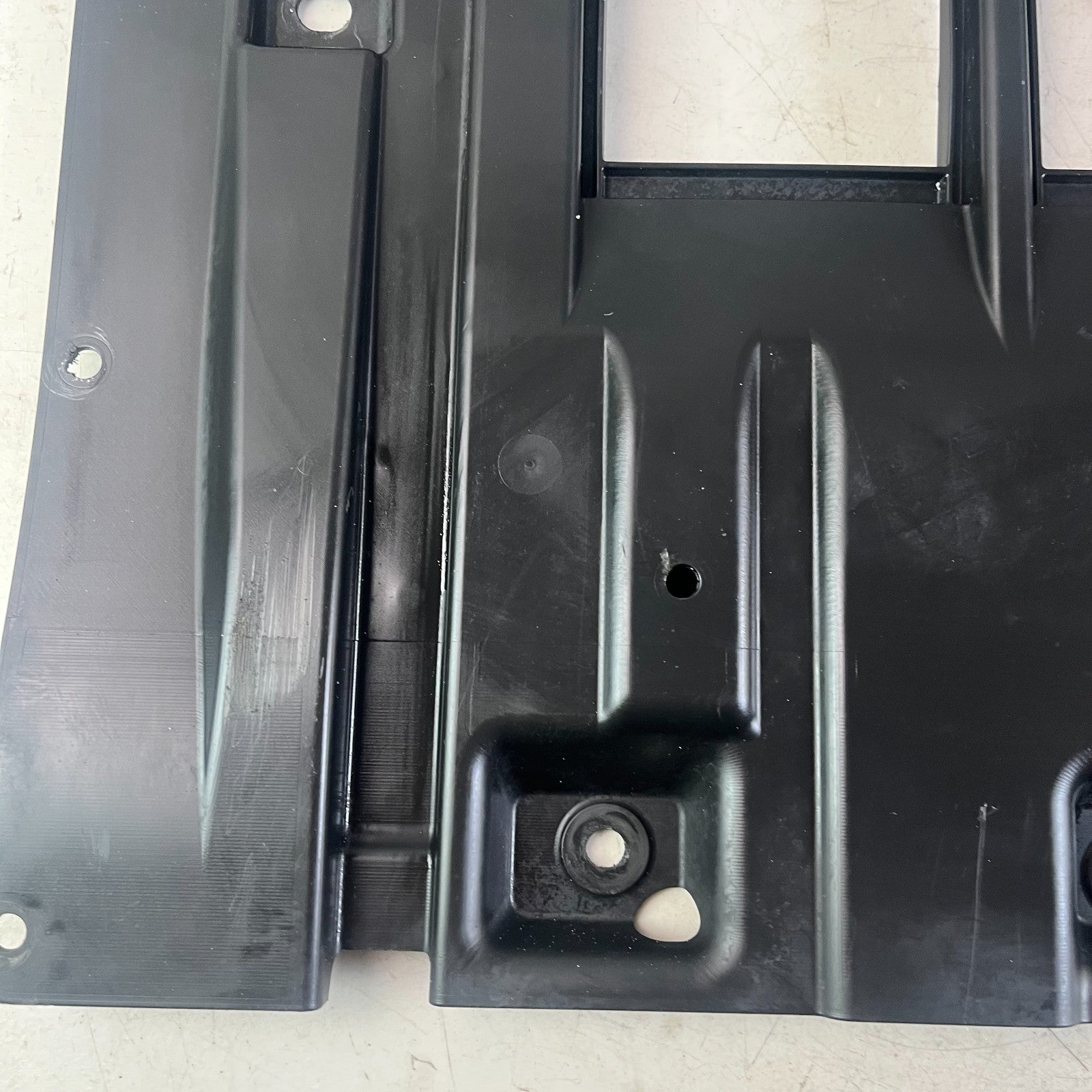 2016-2024 CHEVY CAMARO SS FRONT BUMPER UNDERBODY COVER PANEL BLACK 079365559 OEM