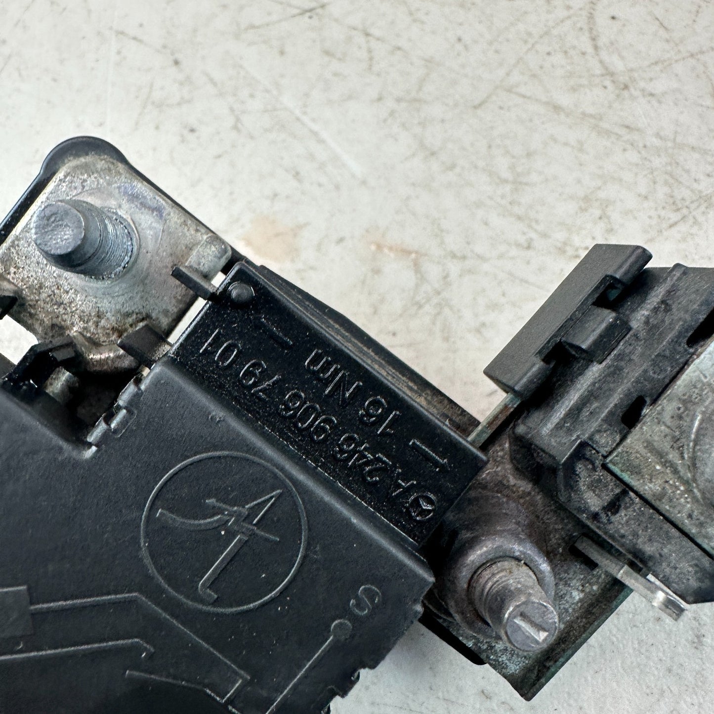 2015-2021 MERCEDES C300 BATTERY TERMINAL CURRENT SENSOR CONNECTOR A2469067901