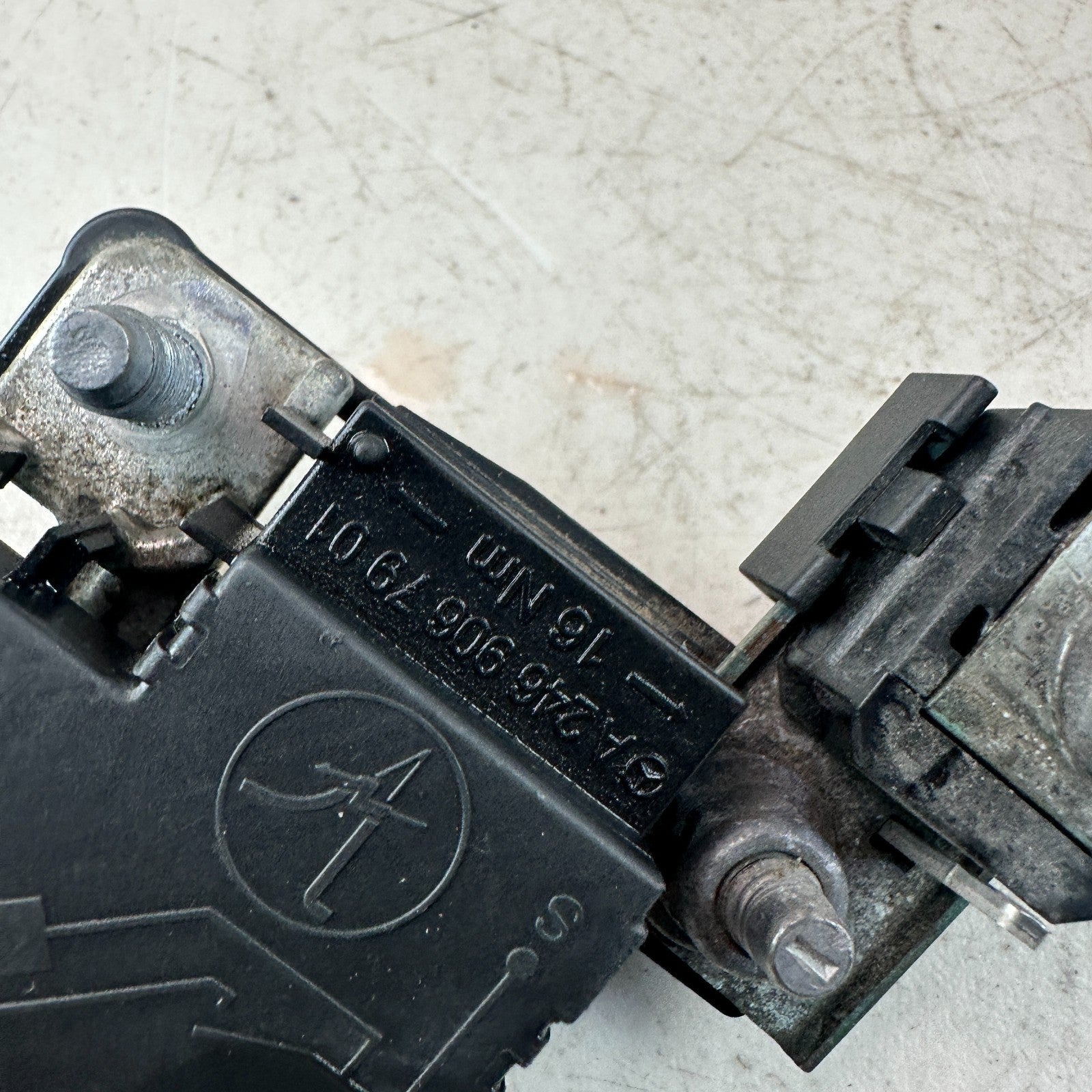 2015-2021 MERCEDES C300 BATTERY TERMINAL CURRENT SENSOR CONNECTOR A2469067901