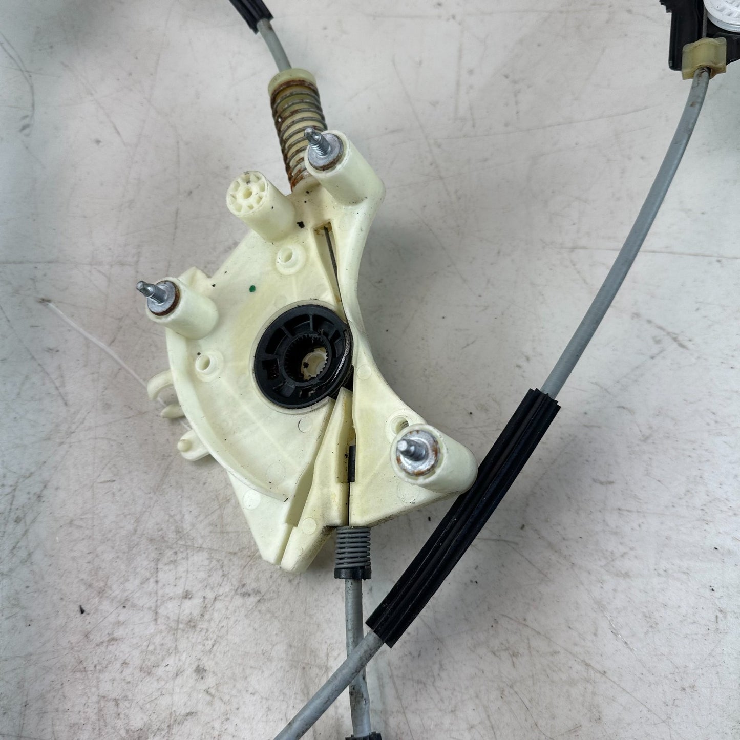 2017-2024 MASERATI LEVANTE REAR RIGHT PASSENGER DOOR WINDOW REGULATOR 670104205