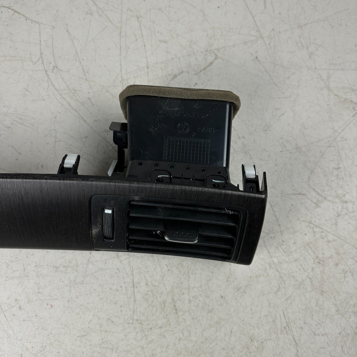 2013 - 2017 HONDA ACCORD FRONT RIGHT DASH AC HEATER AIR VENT PANEL E967-5611-200