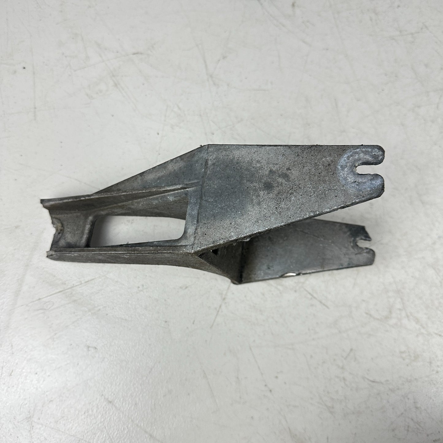 05-13 CHEVROLET CORVETTE ABS ANTI LOCK BRAKE PUMP SUPPORT BRACKET 10438259 OEM