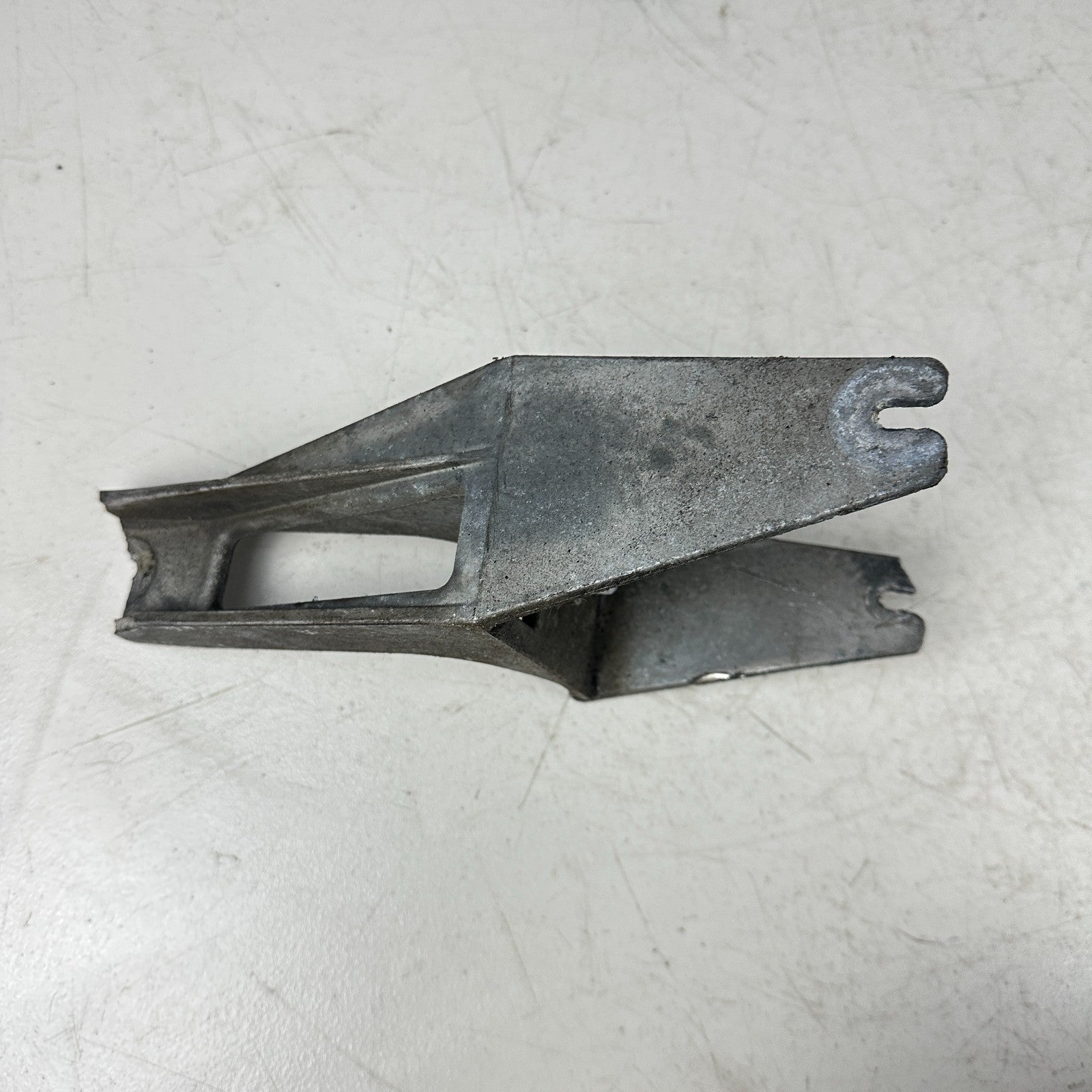 05-13 CHEVROLET CORVETTE ABS ANTI LOCK BRAKE PUMP SUPPORT BRACKET 10438259 OEM