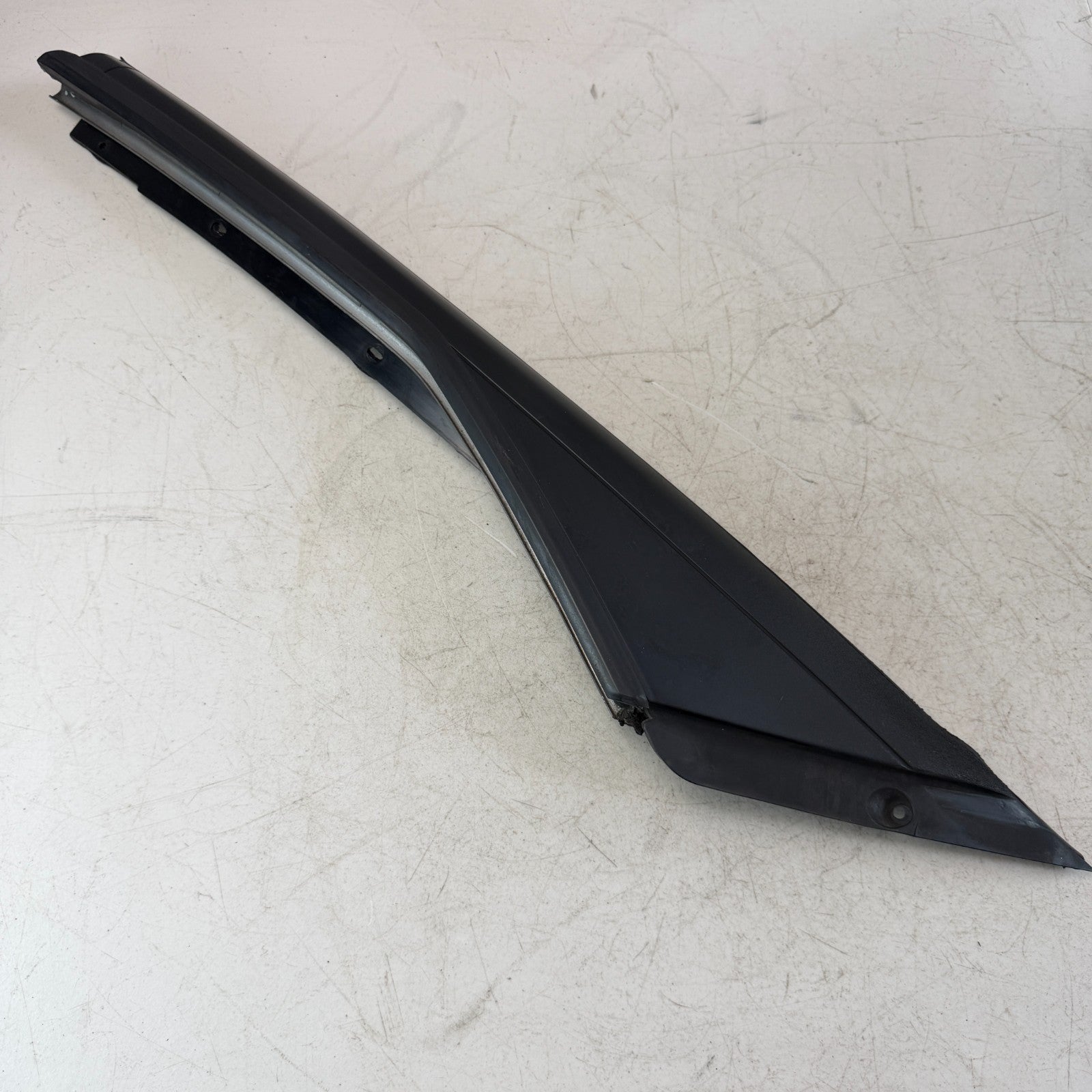 05-13 CHEVROLET CORVETTE FRONT RIGHT SIDE WINDSHIELD A PILLAR TRIM MOLDING OEM