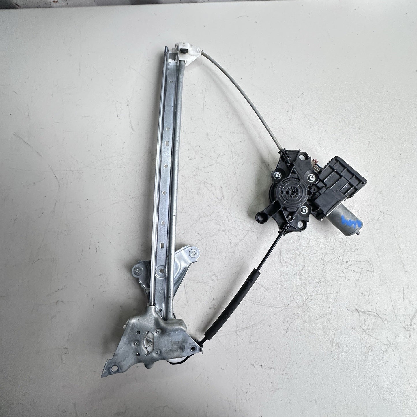 2020-22 TOYOTA COROLLA FRONT LEFT DRIVER SIDE DOOR WINDOW REGULATOR & MOTOR OEM