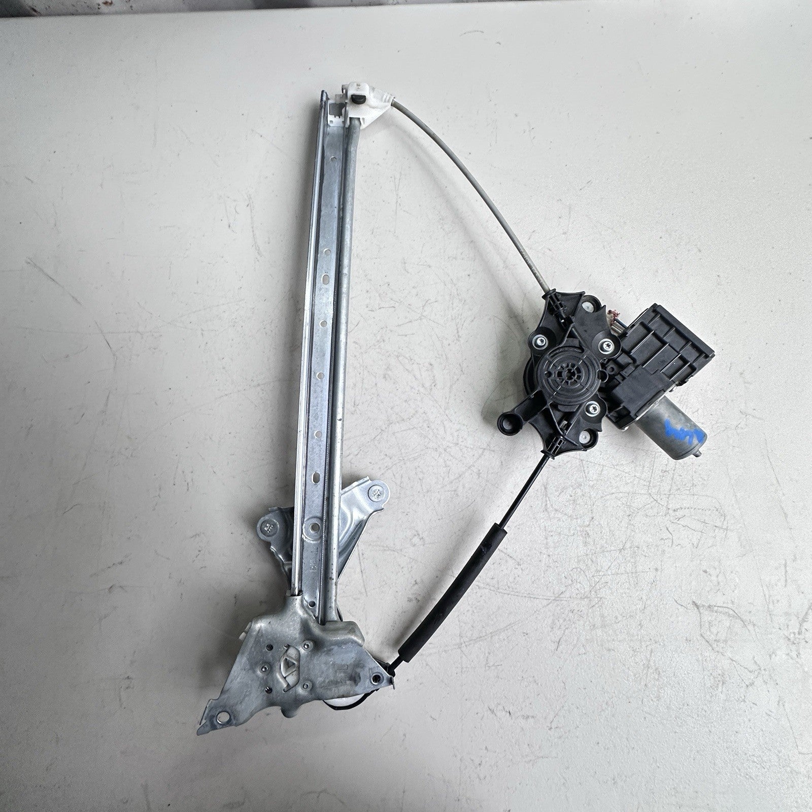 2020-22 TOYOTA COROLLA FRONT LEFT DRIVER SIDE DOOR WINDOW REGULATOR & MOTOR OEM
