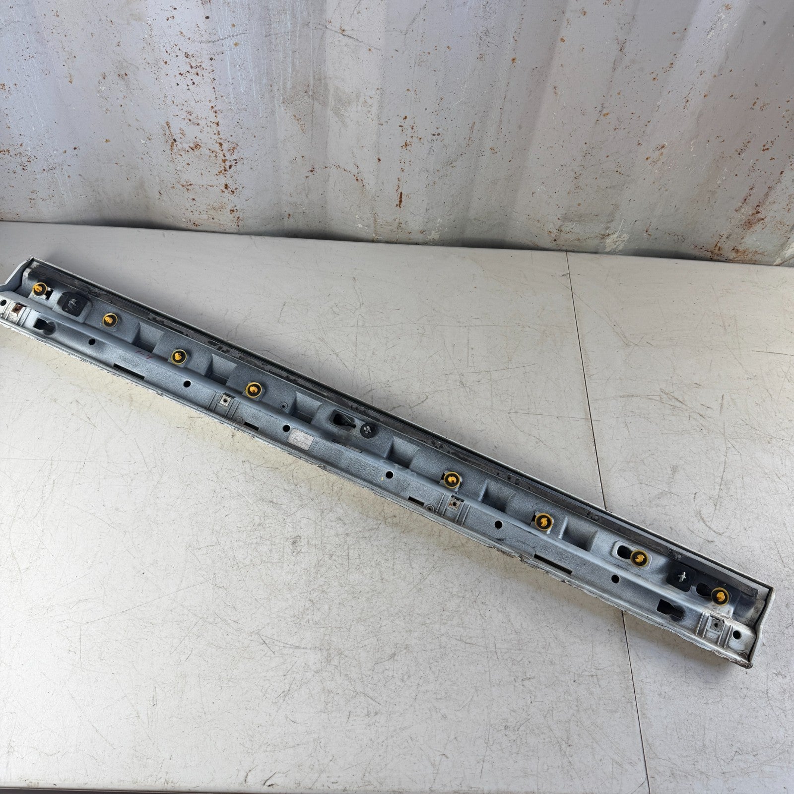 2017-2020 MASERATI LEVANTE FRONT RIGHT EXTERIOR LOWER DOOR TRIM MOLDING OEM