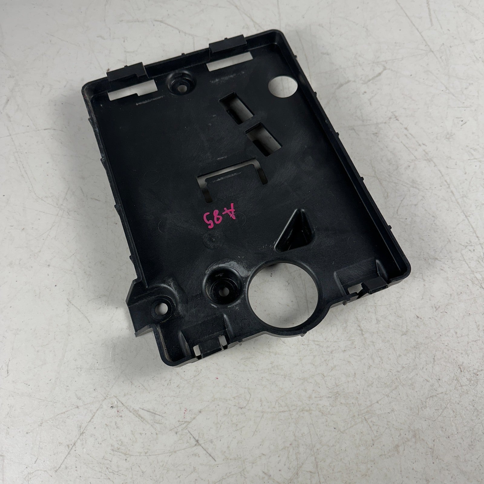 14-19 CHEVY CORVETTE C7 ECM ENGINE COMPUTER CONTROL MODULE BRACKET 23130710 OEM