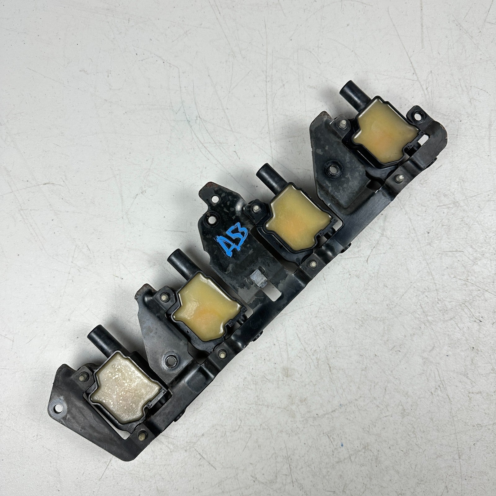 05-13 CORVETTE C6 6.0L V8 LEFT DRIVERS SIDE IGNITION COIL BRACKET ASSEMBLY OEM