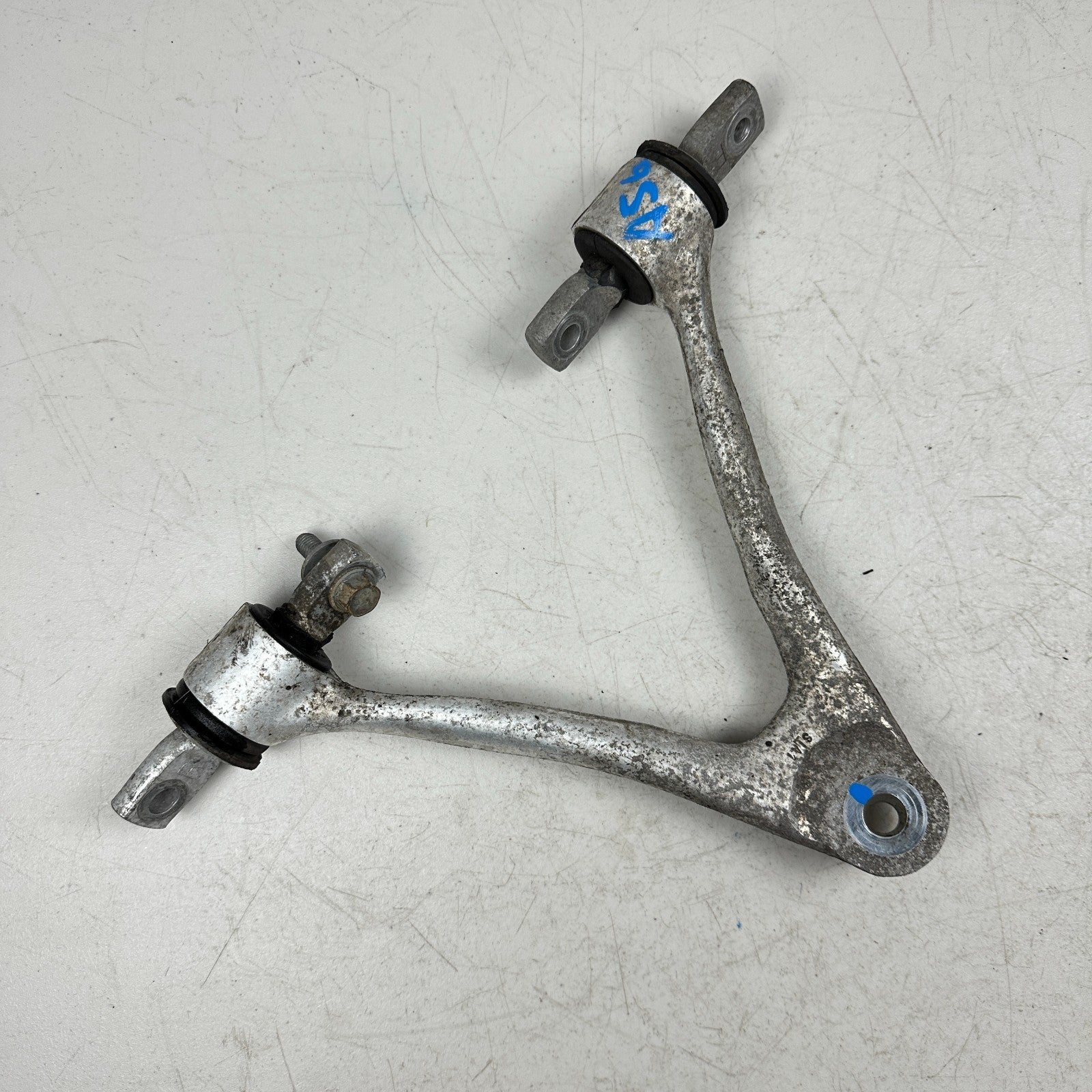 2005-2013 CHEVROLET CORVETTE FRONT RIGHT PASSENGER SDIE UPPER CONTROL ARM OEM