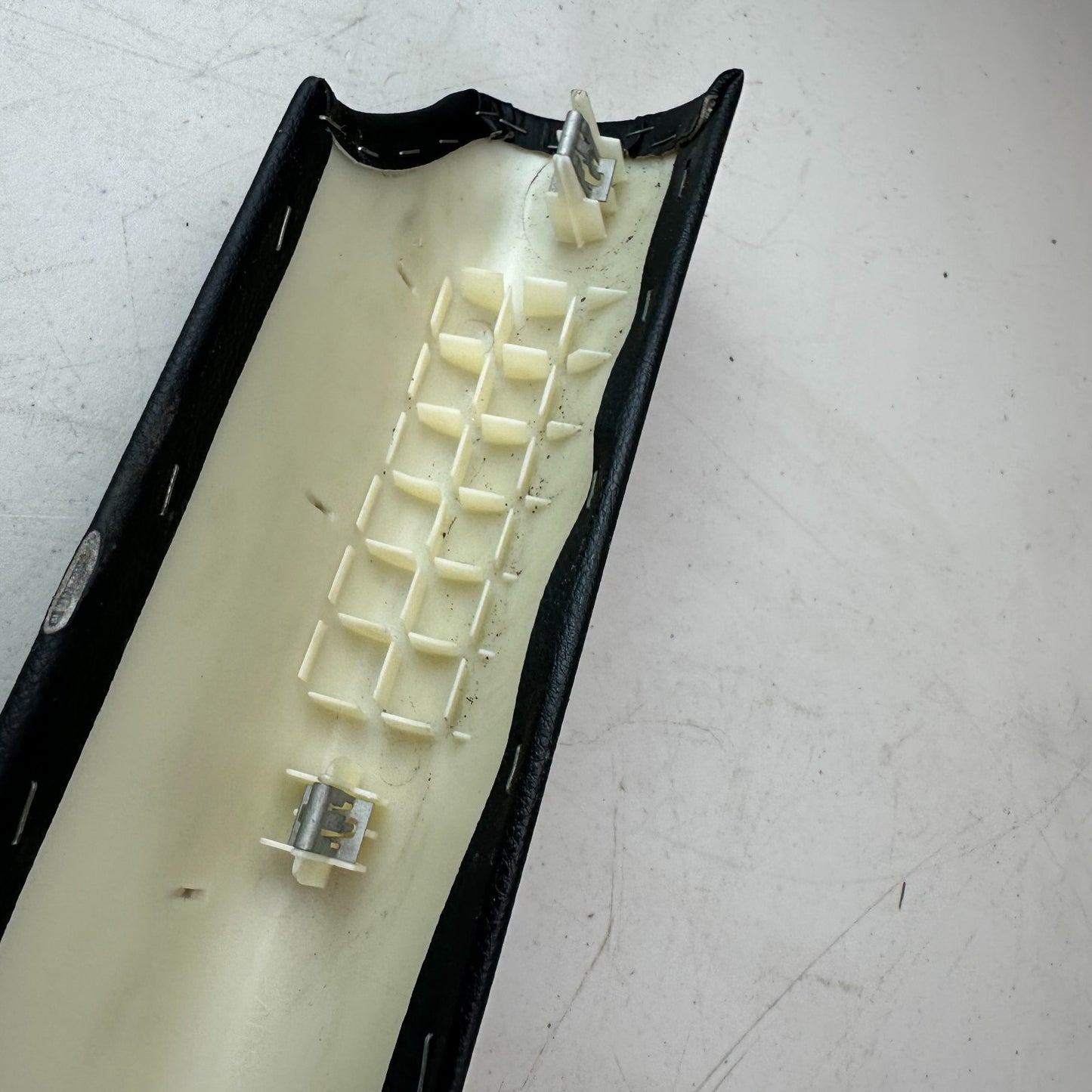 05-13 CHEVROLET CORVETTE C6 WINDSHIELD FRONT LEFT A-PILLAR TRIM COVER PANEL OEM