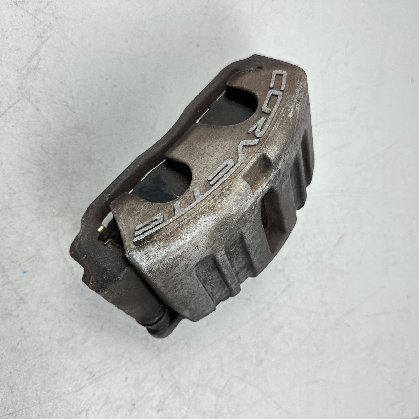 05-13 CHEVROLET CORVETTE FRONT LEFT DRIVER SIDE BRAKE CALIPER W/ BRAKE PADS OEM