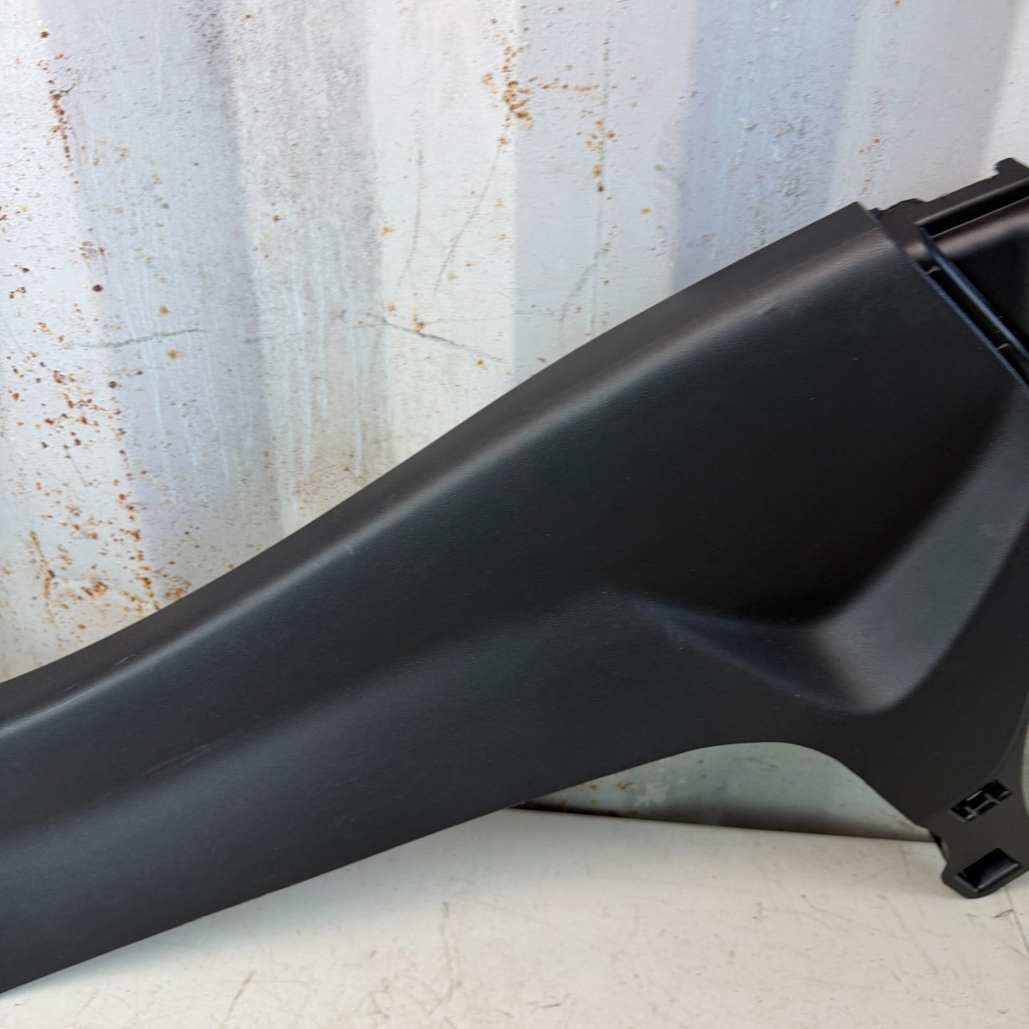 2014-2019 CHEVROLET CORVETTE RIGHT PASSENGER SIDE B PILLAR LOWER TRIM COVER OEM