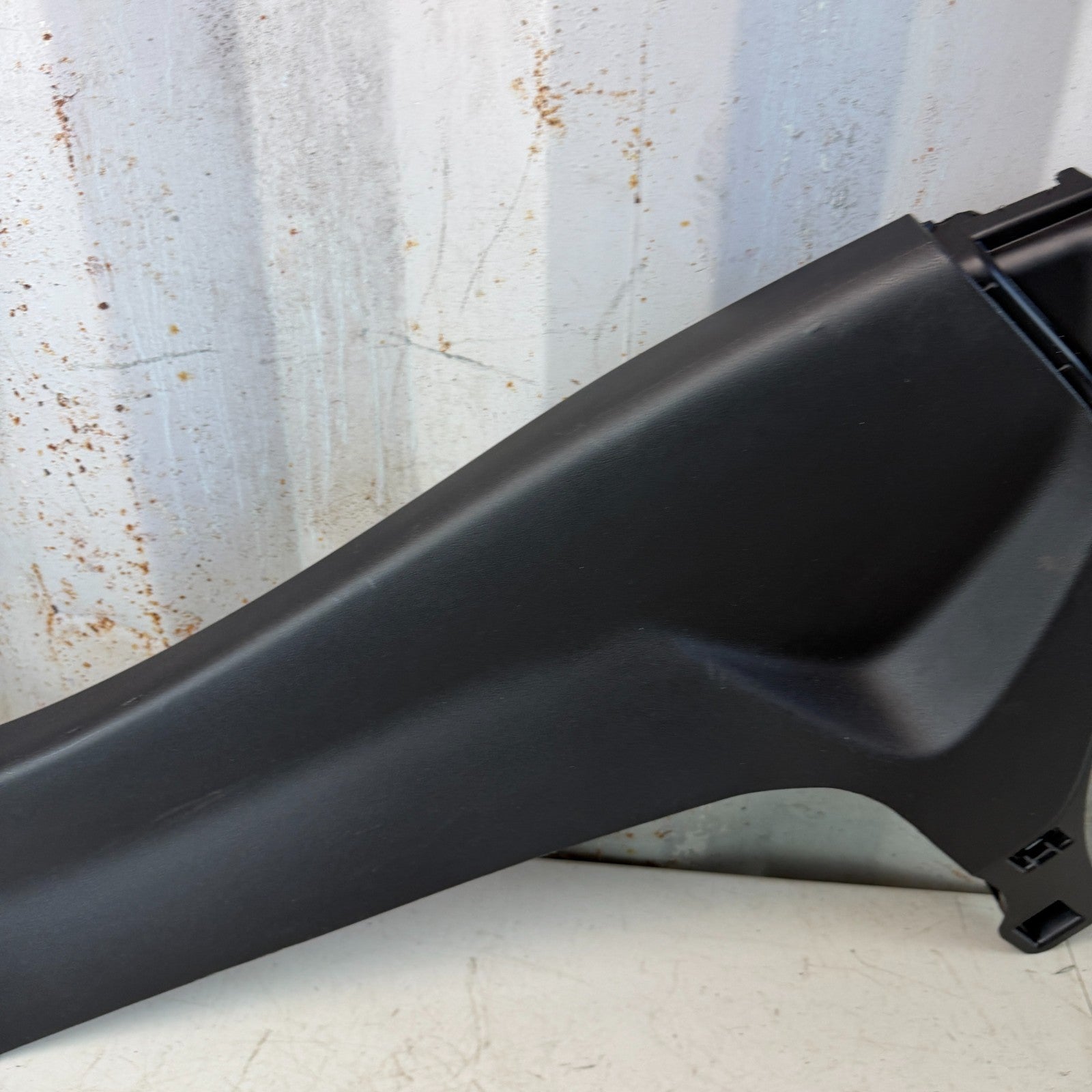 2014-2019 CHEVROLET CORVETTE RIGHT PASSENGER SIDE B PILLAR LOWER TRIM COVER OEM