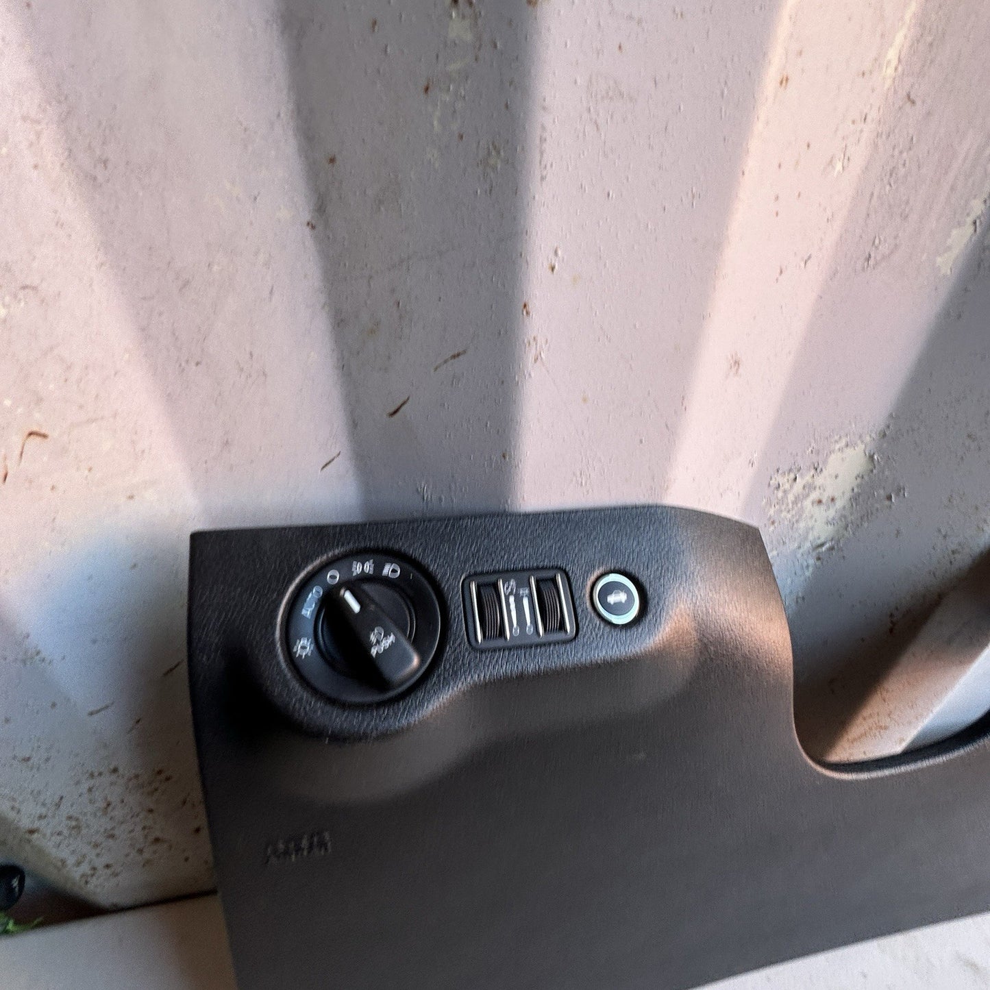 2015-2023 DODGE CHARGER STEERING COLUMN COVER.LO198977DX9AE