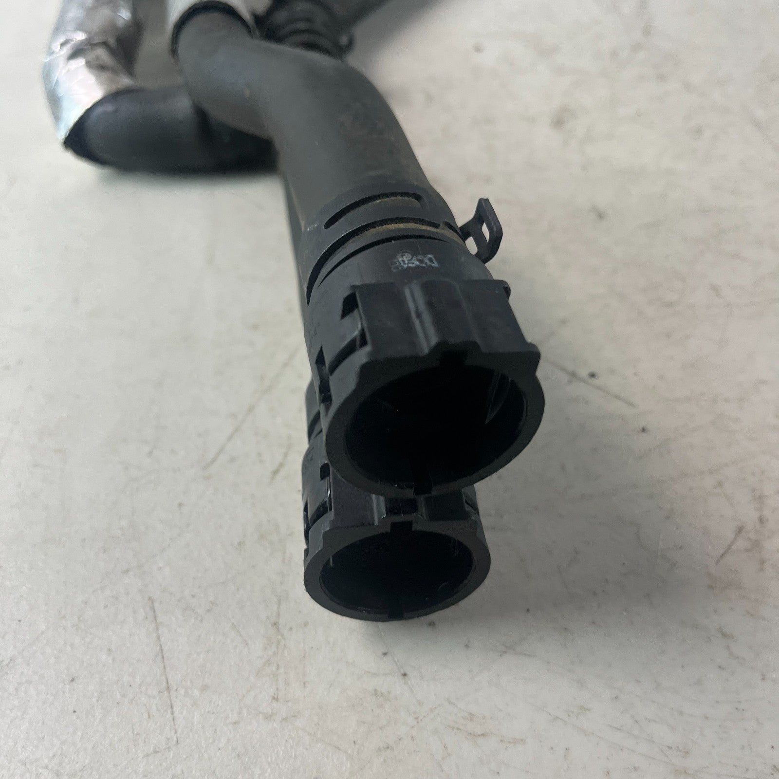 2016-2024 CHEVROLET CAMARO SS ENGINE RADIATOR COOLANT HOSE PIPE 23352709 OEM