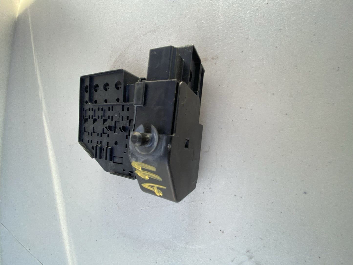 2013-2016 FORD FUSION BATTERY JUNCTION BLOCK  FUSE BOX OEM DU5T 14A094ED