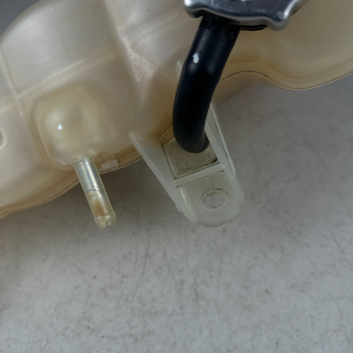2011 - 2023 DODGE CHALLENGER RADIATOR COOLANT OVERFLOW RESERVOIR BOTTLE TANK OEM