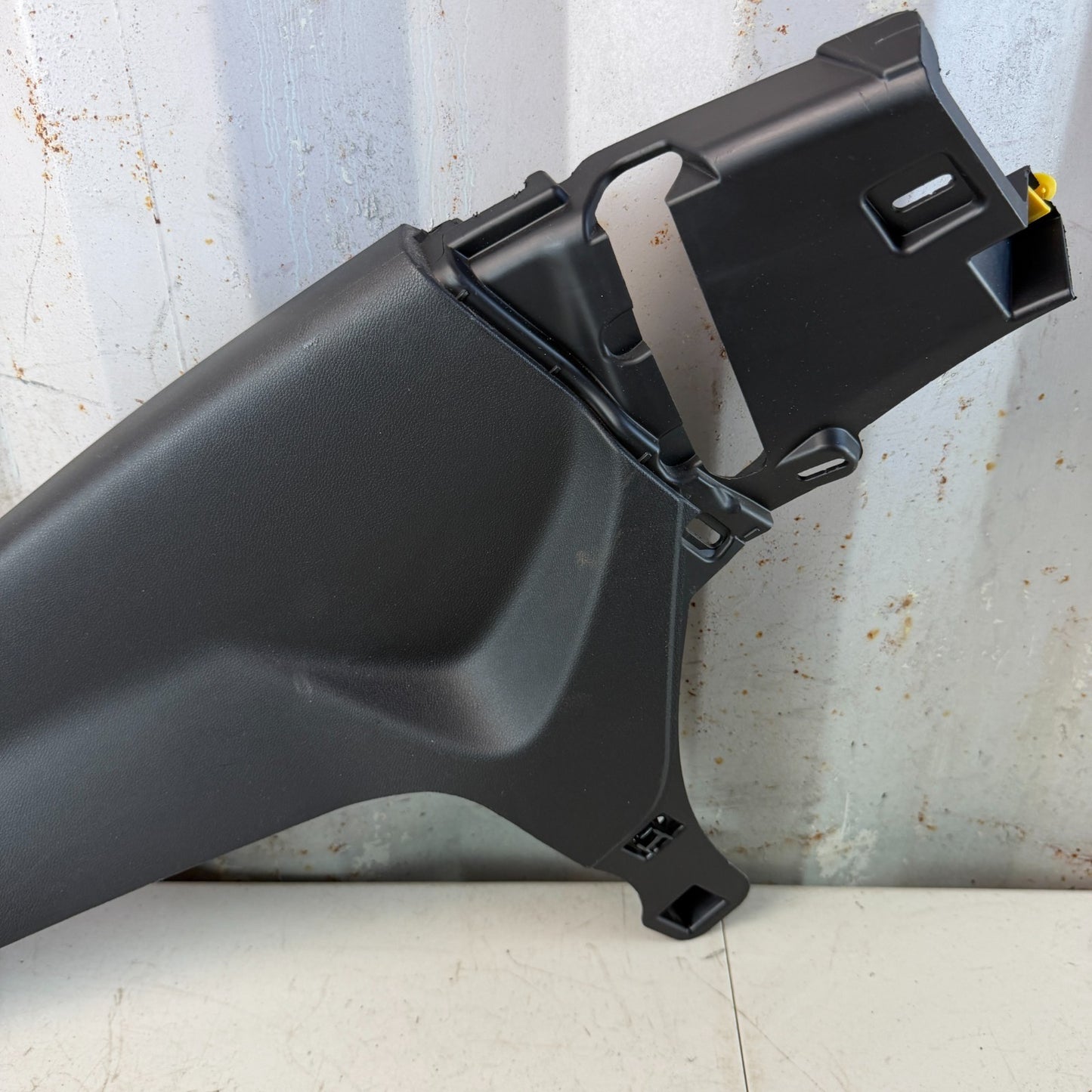2014-2019 CHEVROLET CORVETTE RIGHT PASSENGER SIDE B PILLAR LOWER TRIM COVER OEM