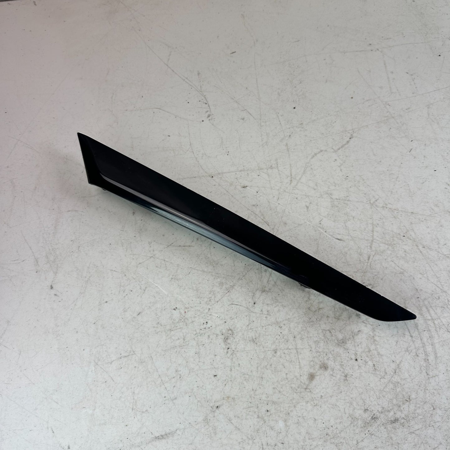 2017-2020 MASERATI LEVANTE RIGHT DOOR PANEL TRIM MOLDING INNER APPLIQUE BLACK
