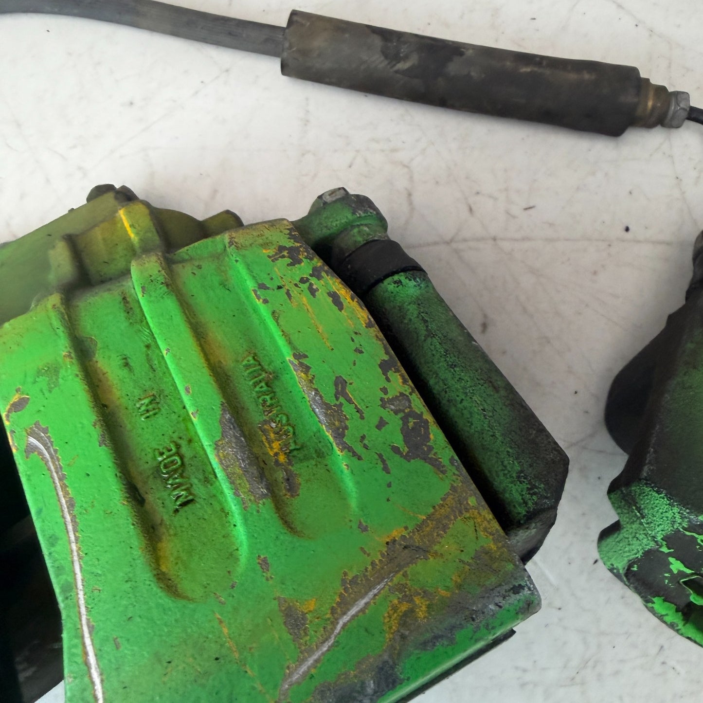 2005-2013 CHEVROLET CORVETTE C6 FRONT LEFT & RIGHT BRAKE CALIPER PAIR GREEN OEM