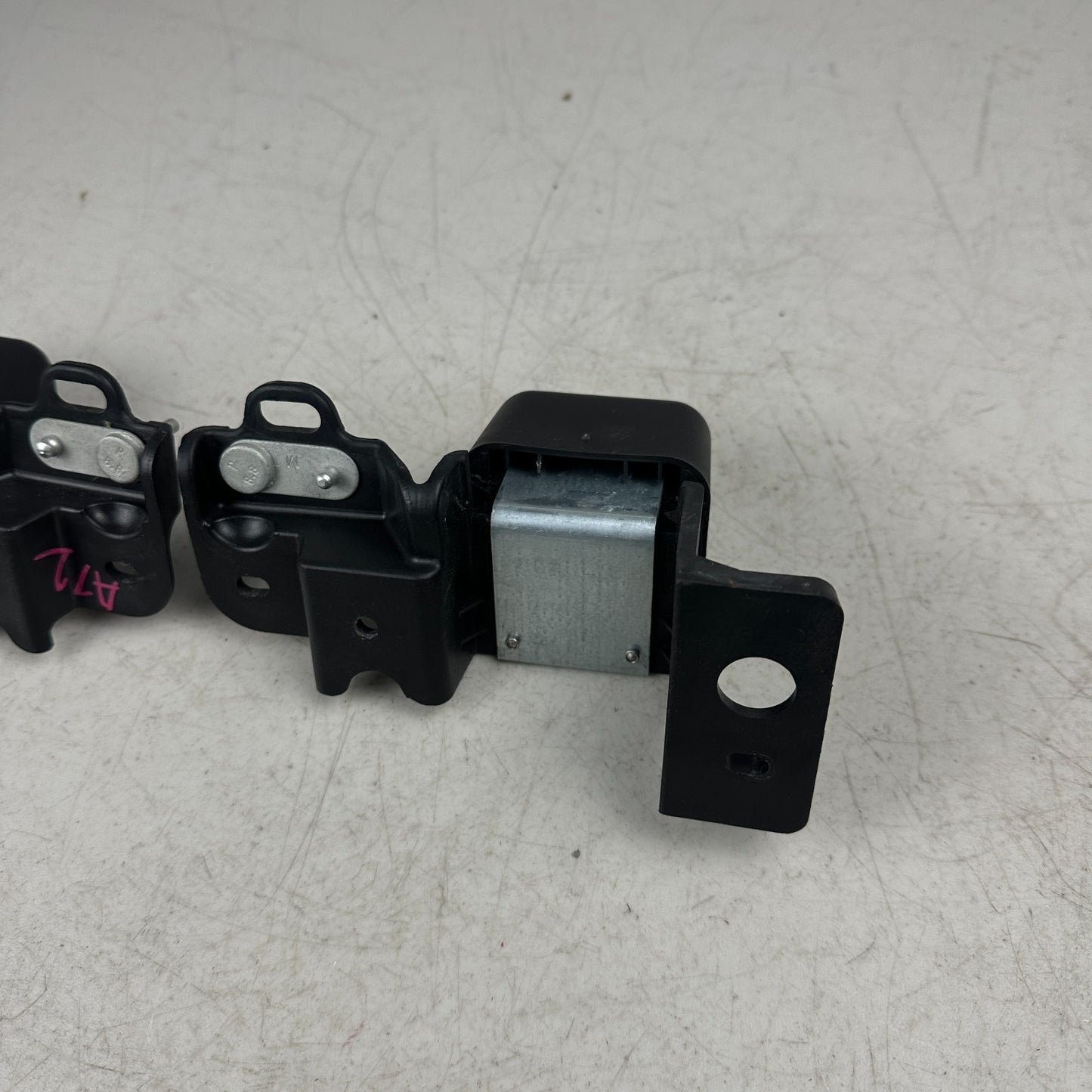 2014-2019 CHEVROLET CORVETTE C7 RIGHT & LEFT TOP ROOF STORAGE BRACKET BRACE OEM