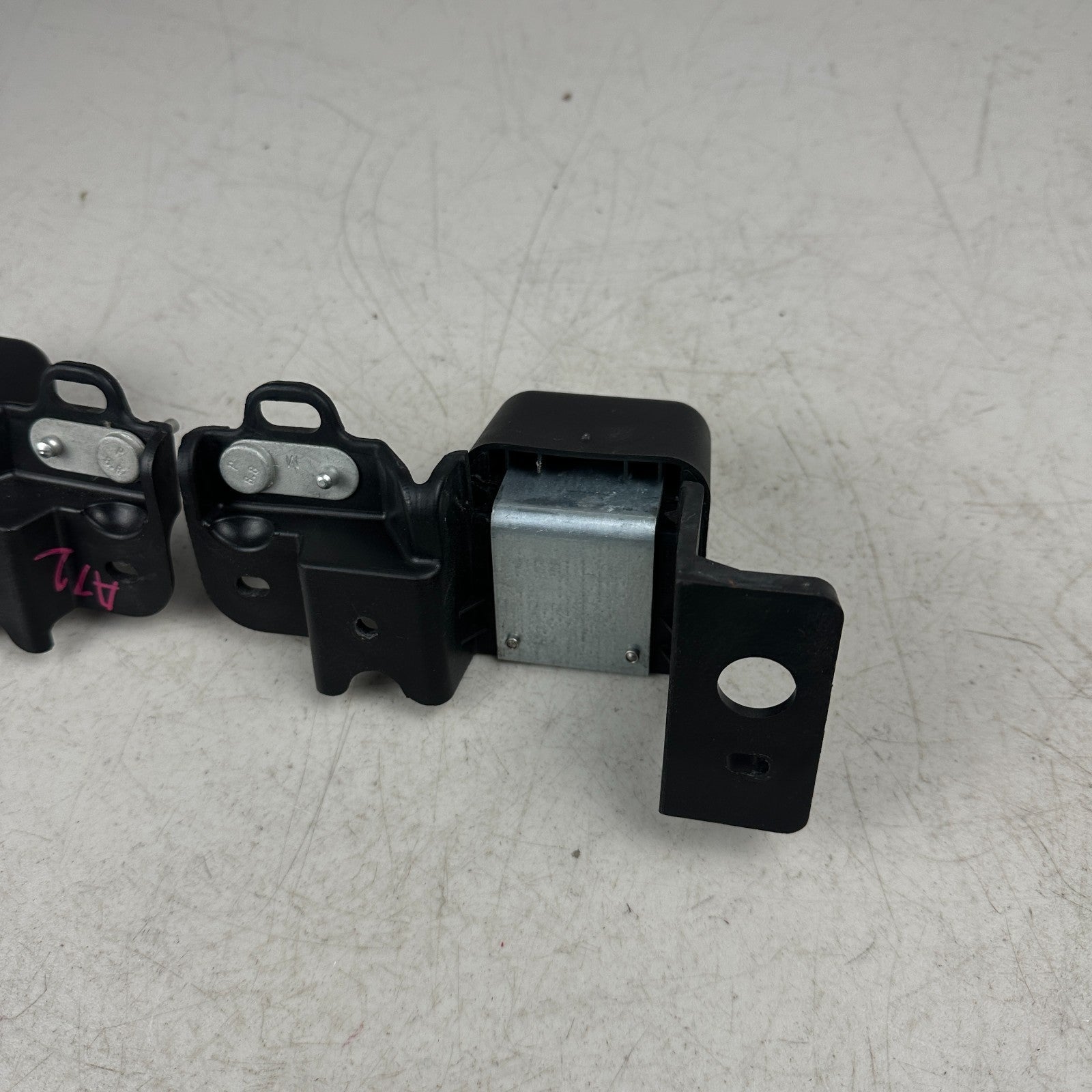 2014-2019 CHEVROLET CORVETTE C7 RIGHT & LEFT TOP ROOF STORAGE BRACKET BRACE OEM