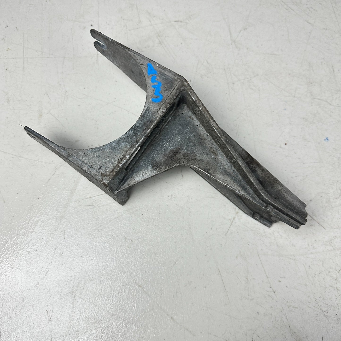 05-13 CHEVROLET CORVETTE ABS ANTI LOCK BRAKE PUMP SUPPORT BRACKET 10438259 OEM