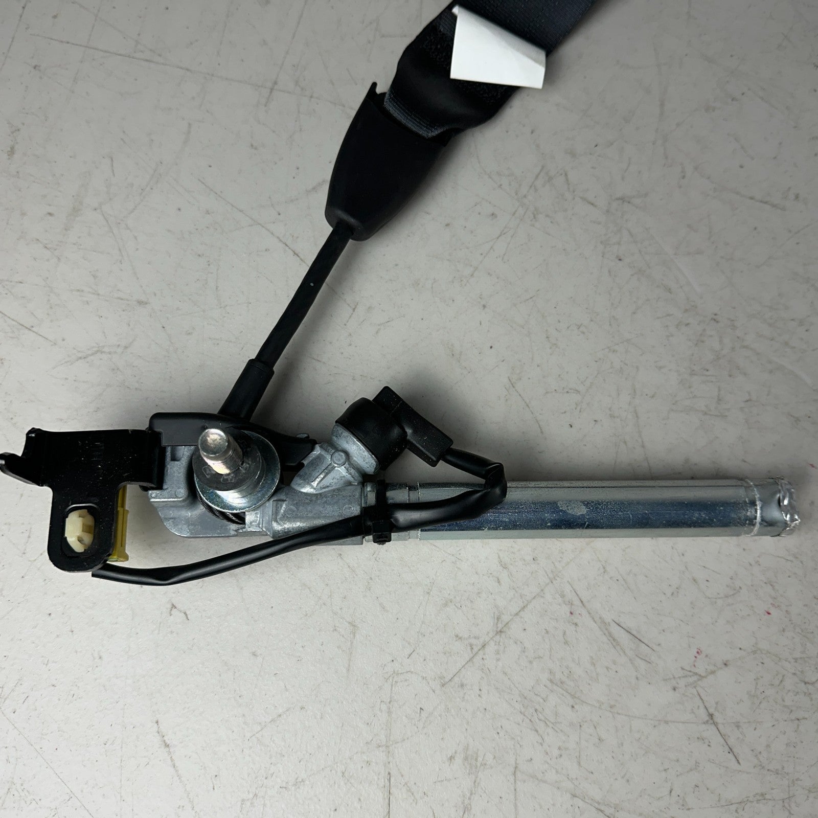 2017-2022 HONDA CR-V CRV FRONT RIGHT SIDE SEATBELT SEAT BELT RETRACTOR BLACK OEM