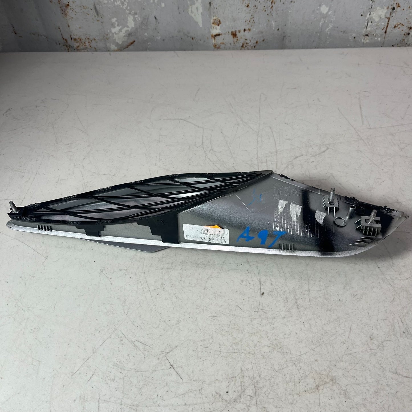 14-19 CHEVROLET CORVETTE C7 LEFT SIDE QAURTER PANEL SCOOP VENT BEZEL 23126296