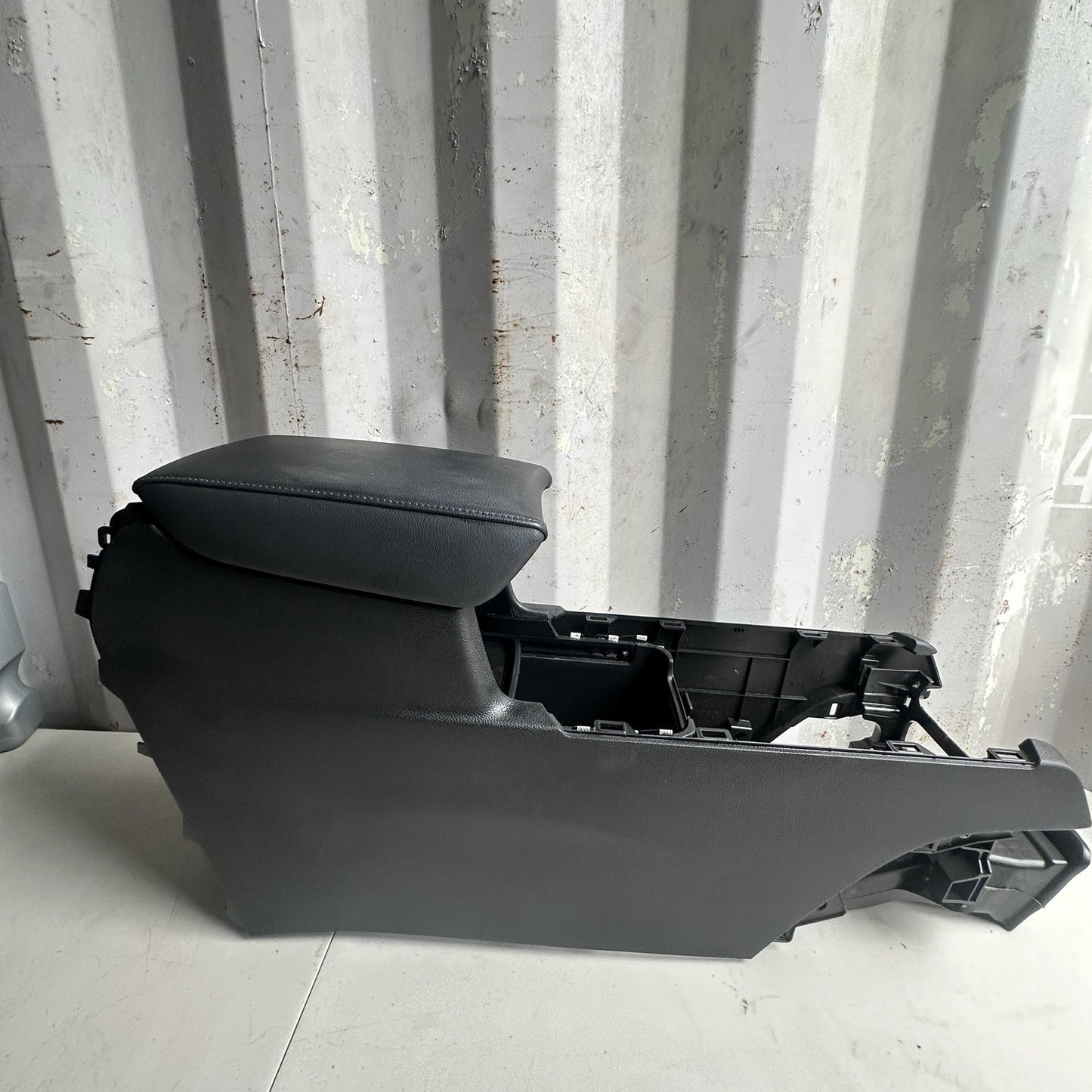 2016-2020 Kia SORENTO Center Console Armrest Lid Storage Assembly
