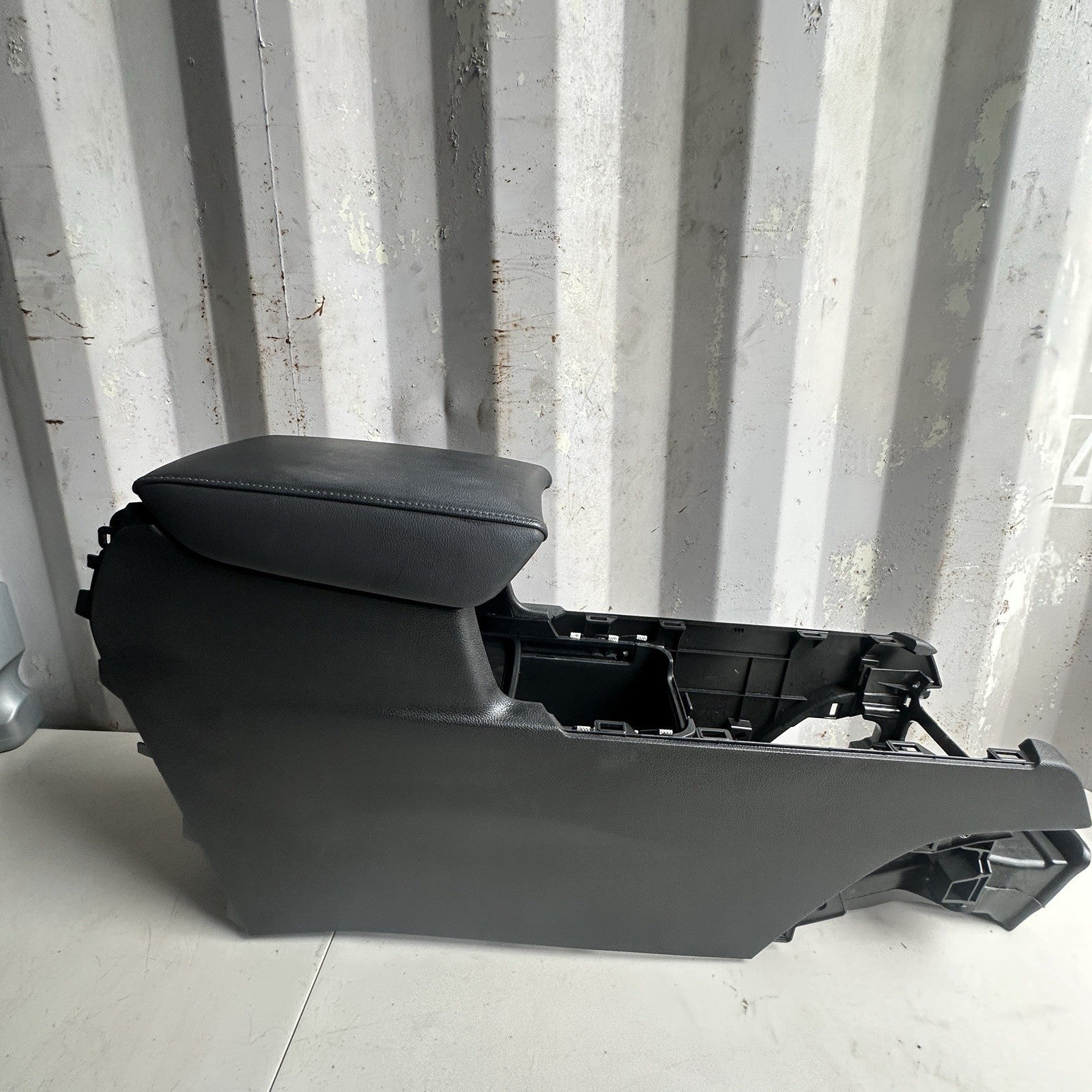 2016-2020 Kia SORENTO Center Console Armrest Lid Storage Assembly
