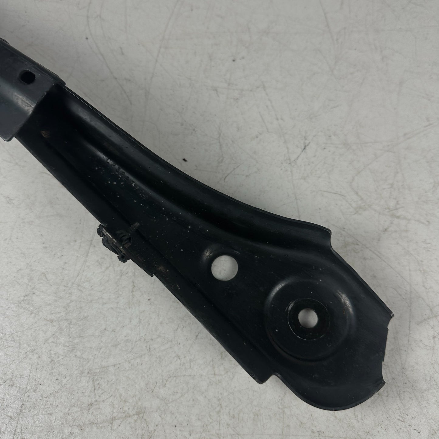 2016-2023 CHEVY CAMARO REAR RIGHT SIDE SUSPENSION SUBFRAME BRACE BRACKET OEM