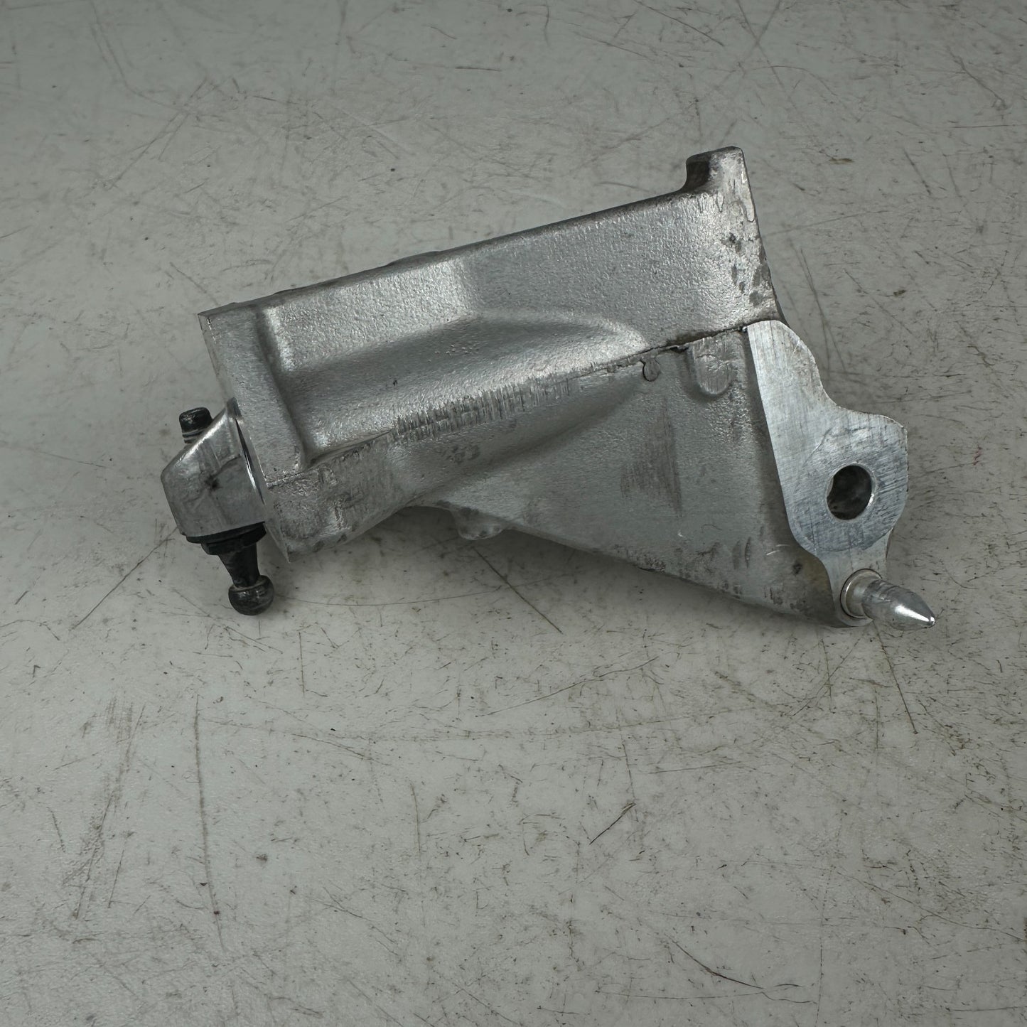 2014-2019 CHEVROLET CORVETTE C7 FRONT RIGHT SIDE STABILIZER SWAY BAR BRACKET OEM