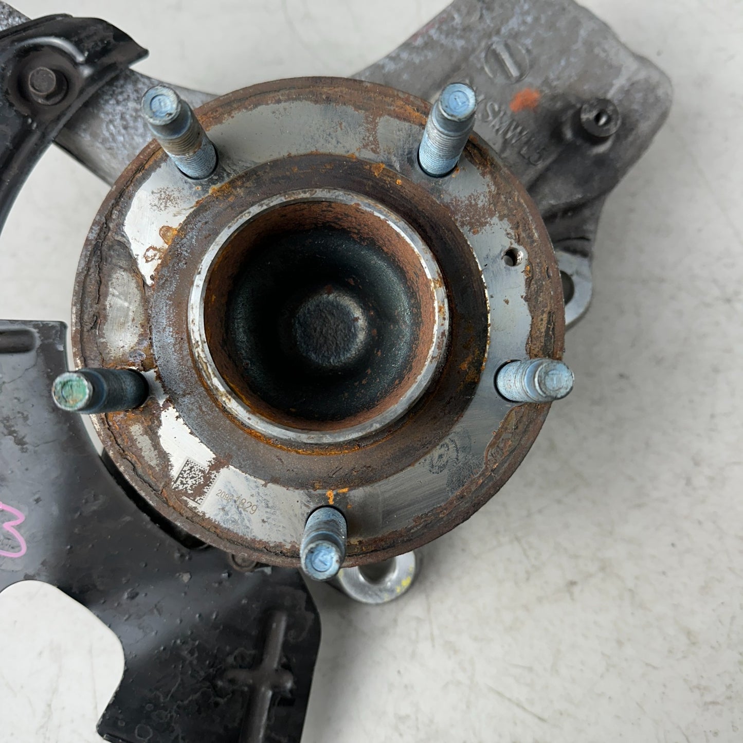 2014–2019 CHEVY CORVETTE C7 FRONT LEFT DRIVER SIDE SPINDLE KNCUKLE WHEEL HUB OEM