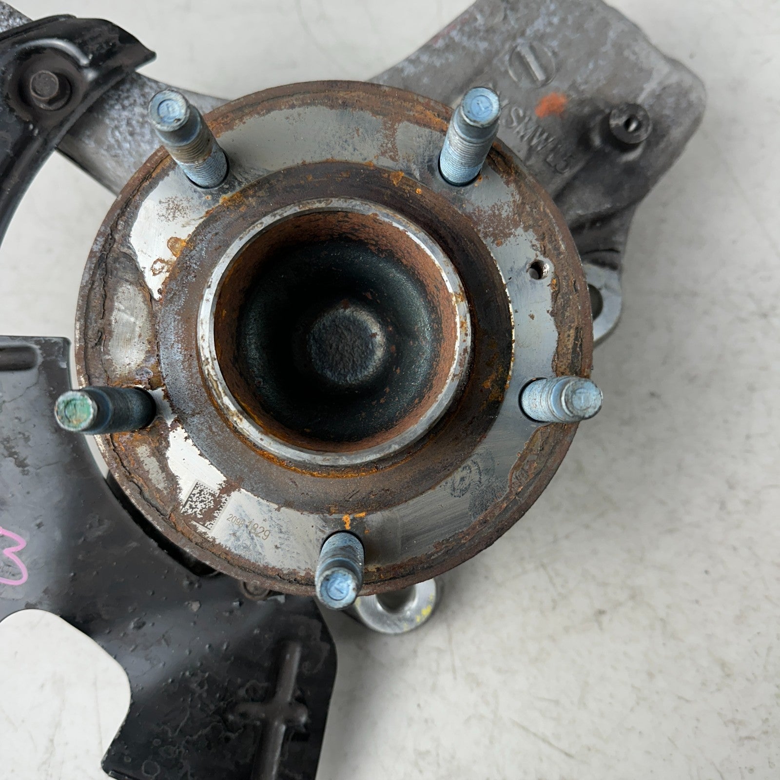 2014–2019 CHEVY CORVETTE C7 FRONT LEFT DRIVER SIDE SPINDLE KNCUKLE WHEEL HUB OEM