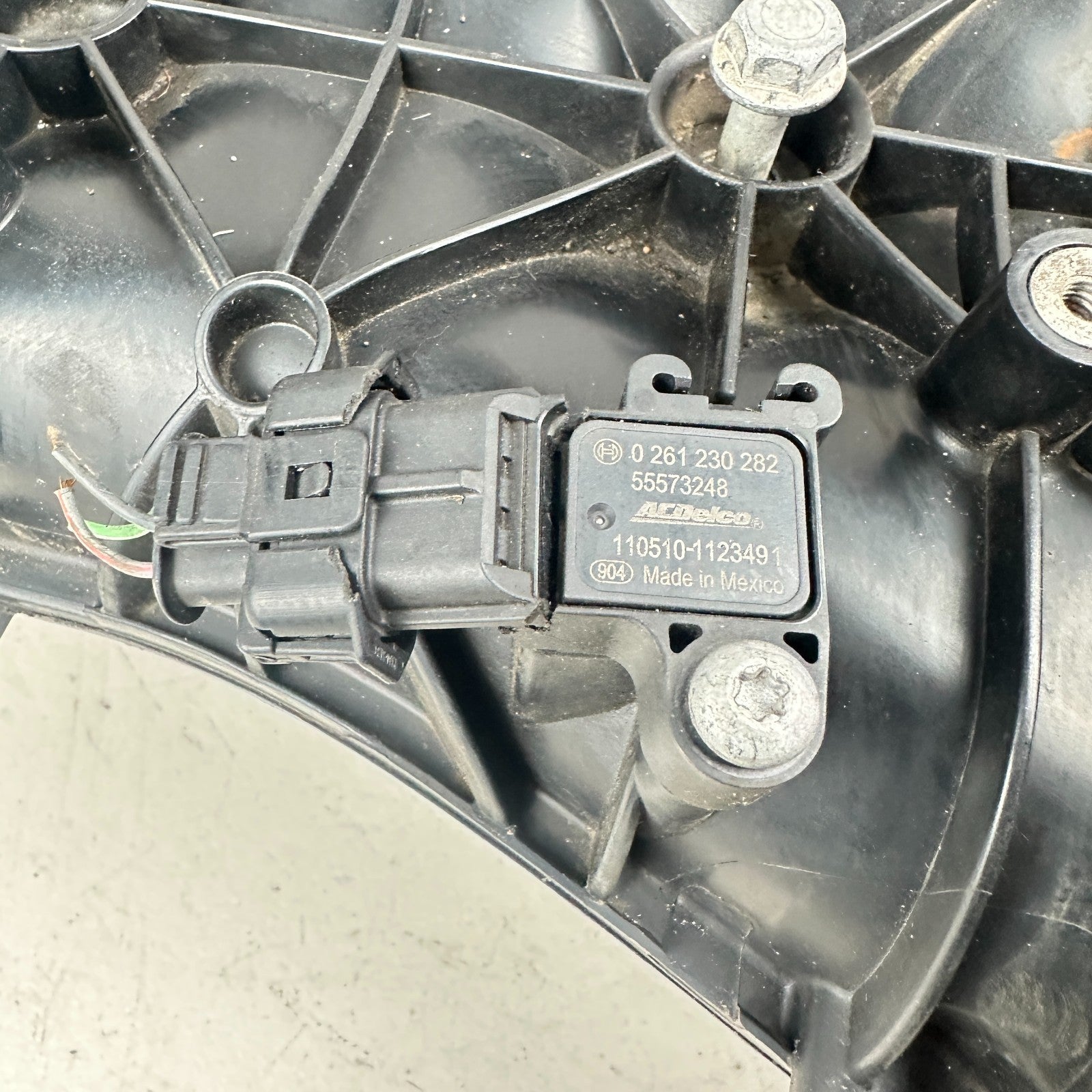 2013-2019 CADILLAC XTS UPPER ENGINE MOTOR INTAKE MANIFOLD THROTTLE 12634616 OEM