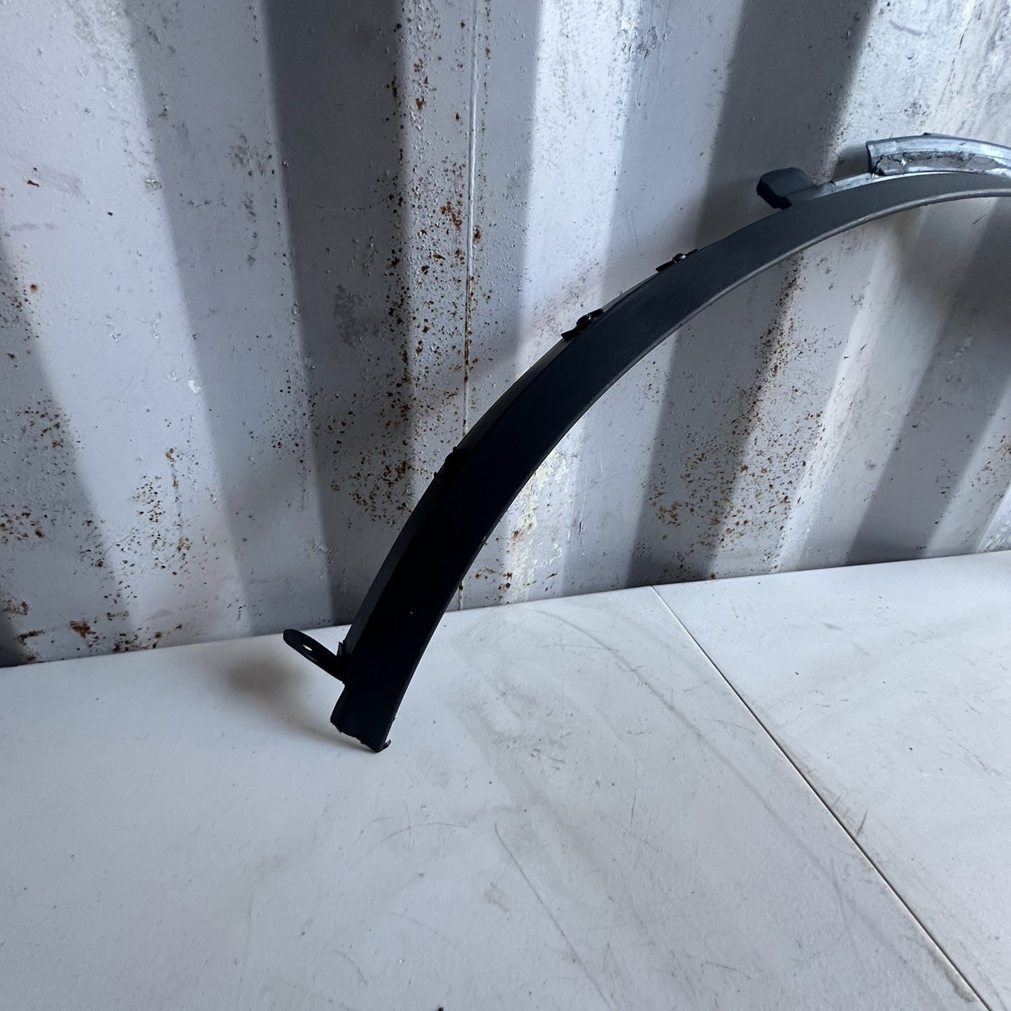 15-19 CHEVROLET CORVETTE Z06 OEM RH PASSENGER FRONT FENDER MOLDING 23315197