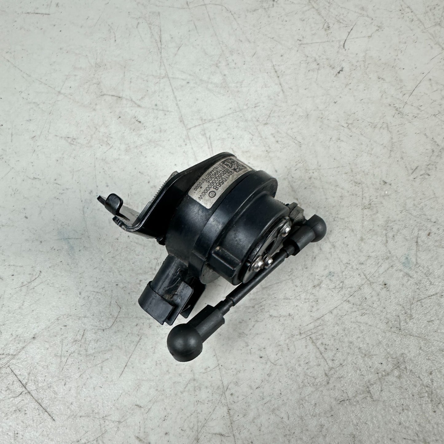 2014-2019 CHEVROLET CORVETTE C7 FRONT RIGHT SIDE HEADLIGHT LEVEL RIDE SENSOR OEM