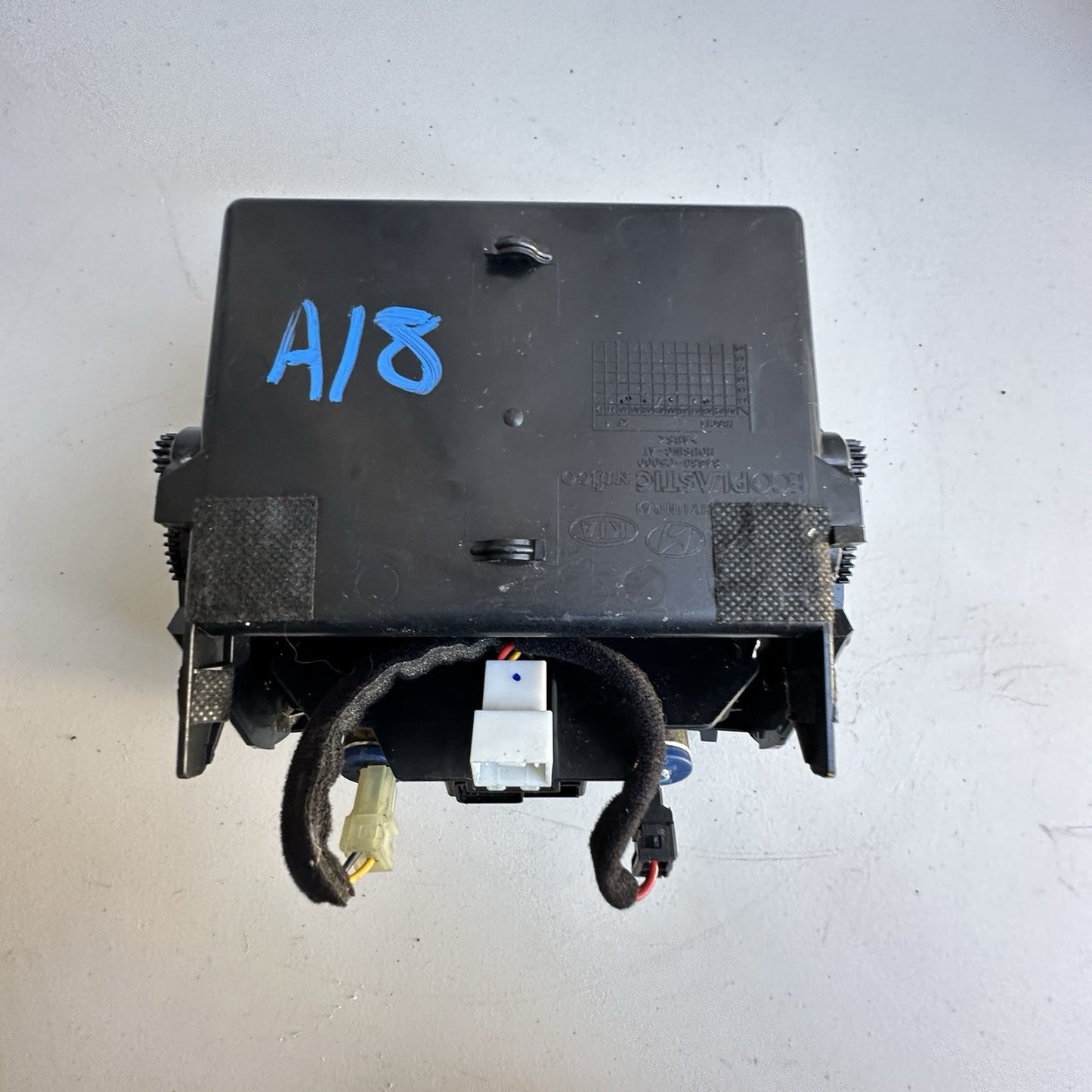 16 17 18 19 20 KIA SORENTO CENTER CONSOLE STORAGE TRAY OEM 84680-C5000
