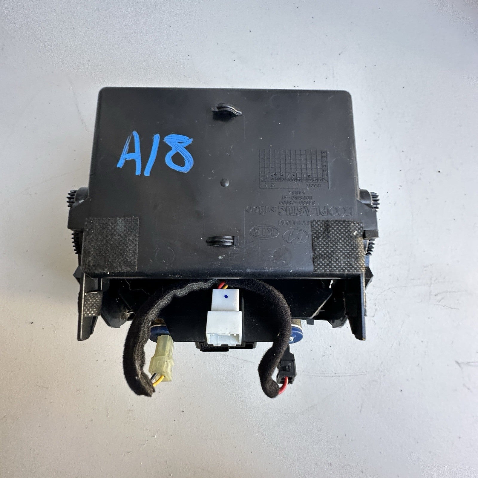 16 17 18 19 20 KIA SORENTO CENTER CONSOLE STORAGE TRAY OEM 84680-C5000