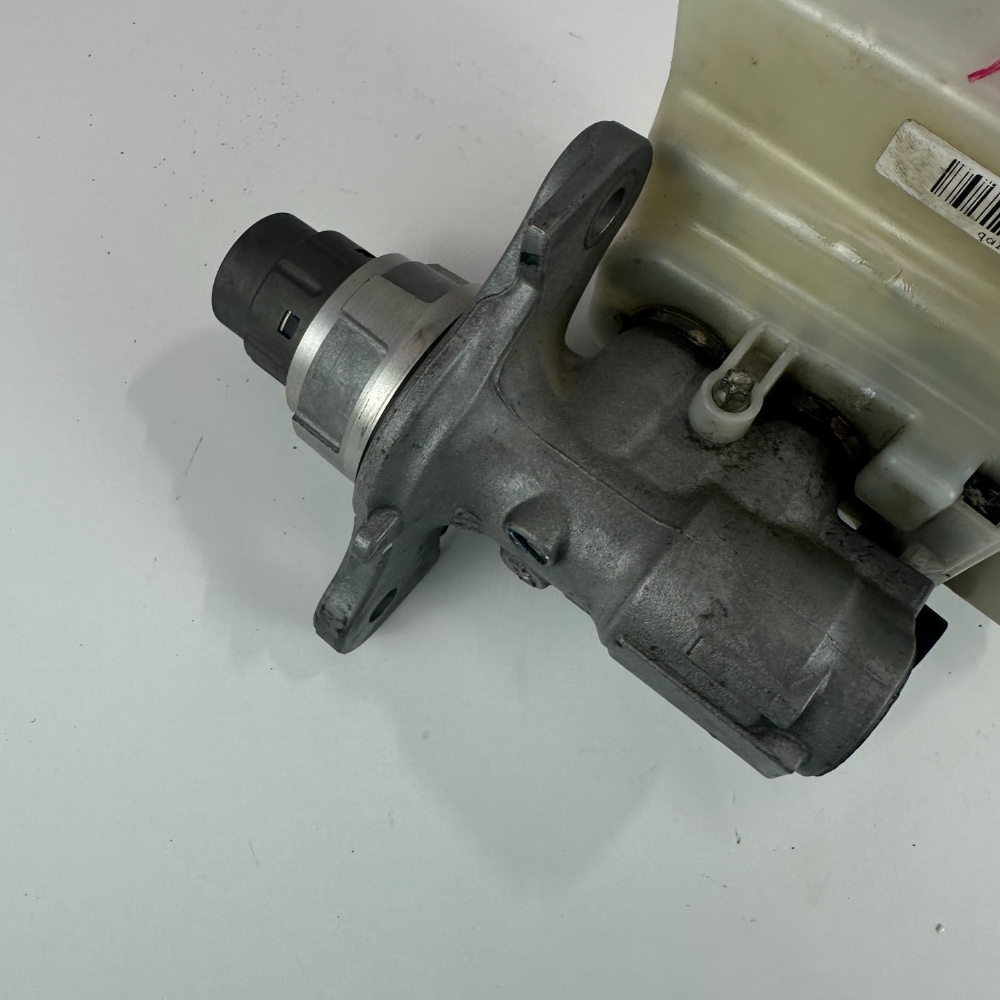 14-19 CHEVROLET CORVETTE C7 BRAKE MASTER CYLINDER W/ RESERVOIR TANK 32670188 OEM