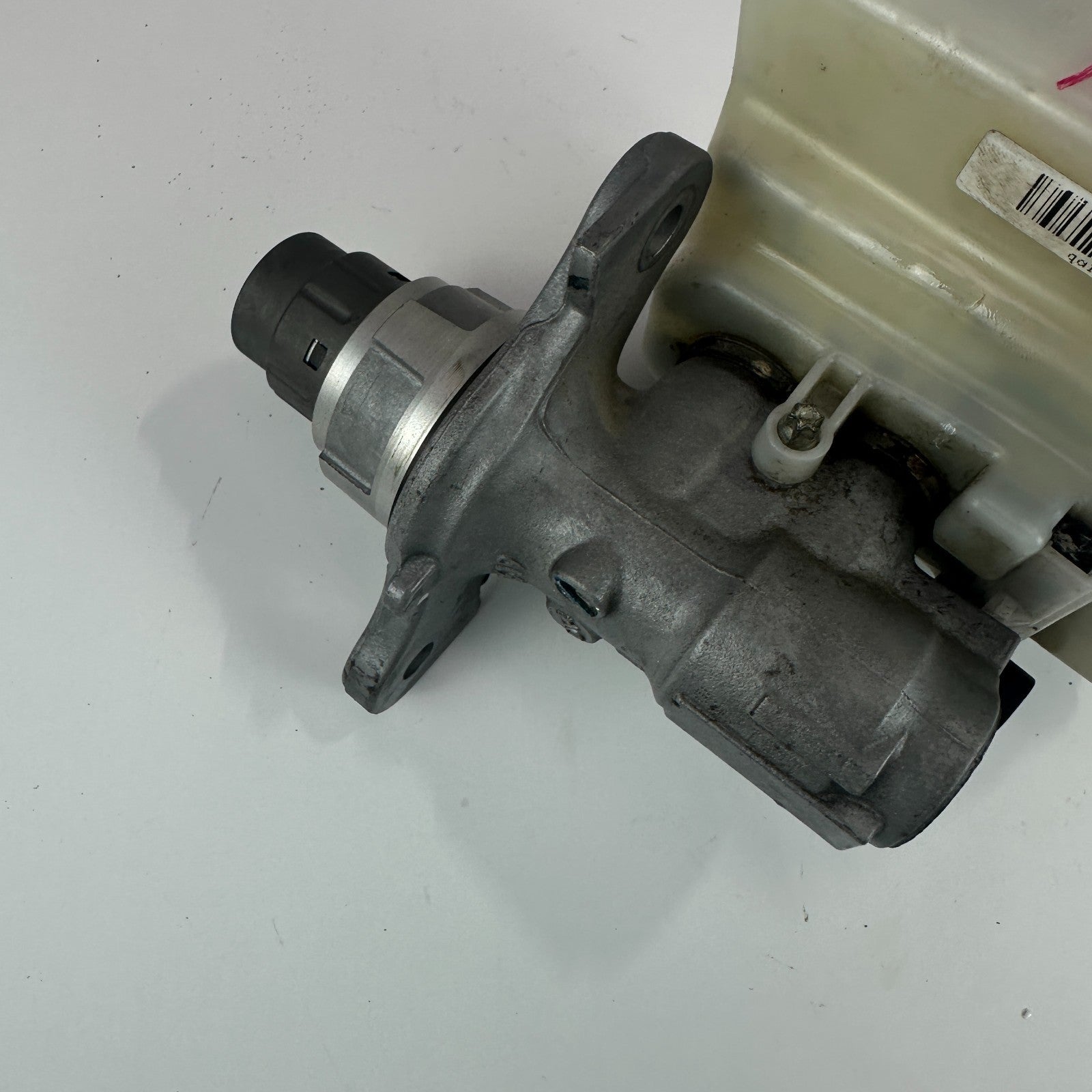 14-19 CHEVROLET CORVETTE C7 BRAKE MASTER CYLINDER W/ RESERVOIR TANK 32670188 OEM